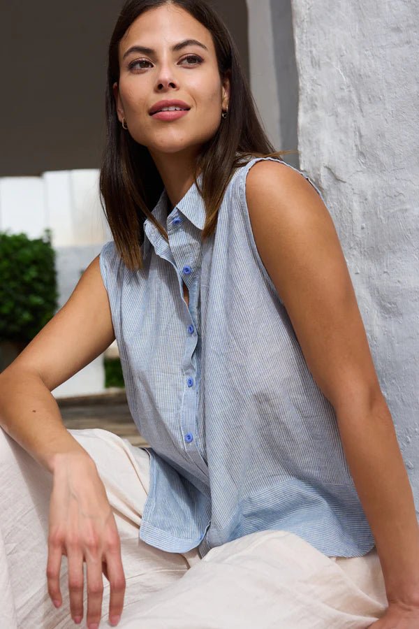 Ärmellose Baumwollbluse mit feinem Streifenmuster - Blossom Hair & Fashion