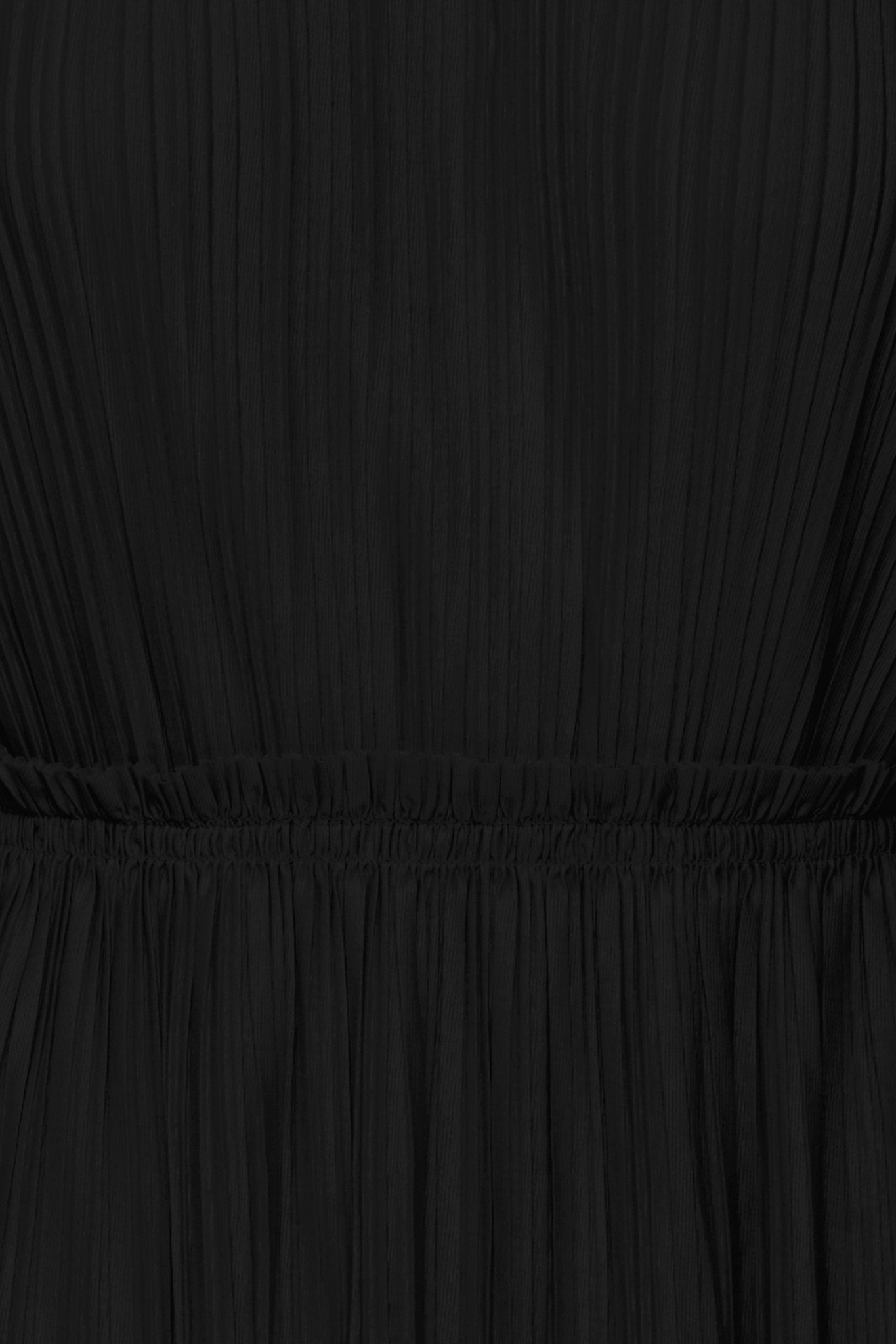 Ärmelloses Plissee - Top in Schwarz - Blossom Hair & Fashion