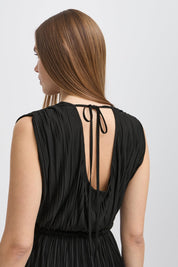 Ärmelloses Plissee - Top in Schwarz - Blossom Hair & Fashion