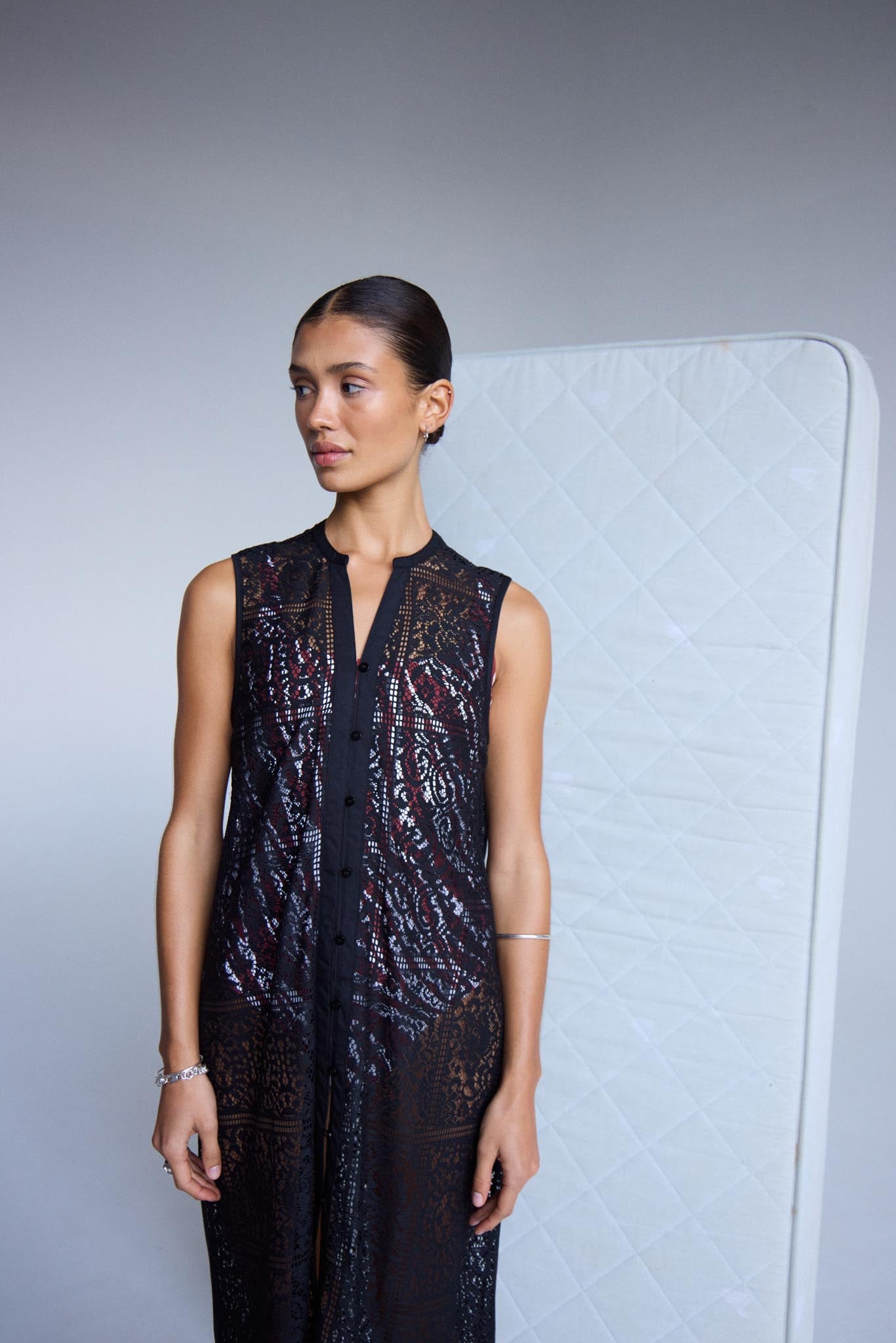 Ärmelloses Spitzenkleid in Schwarz - Blossom Hair & Fashion