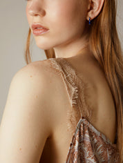 Beiges Spitzen - Top mit floralem Muster für Damen - Blossom Hair & Fashion