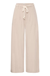 Bequeme Damenhose in Beige mit weitem Bein und Bindegürtel - Blossom Hair & Fashion