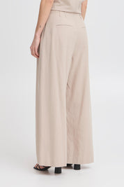 Bequeme Damenhose in Beige mit weitem Bein und Bindegürtel - Blossom Hair & Fashion
