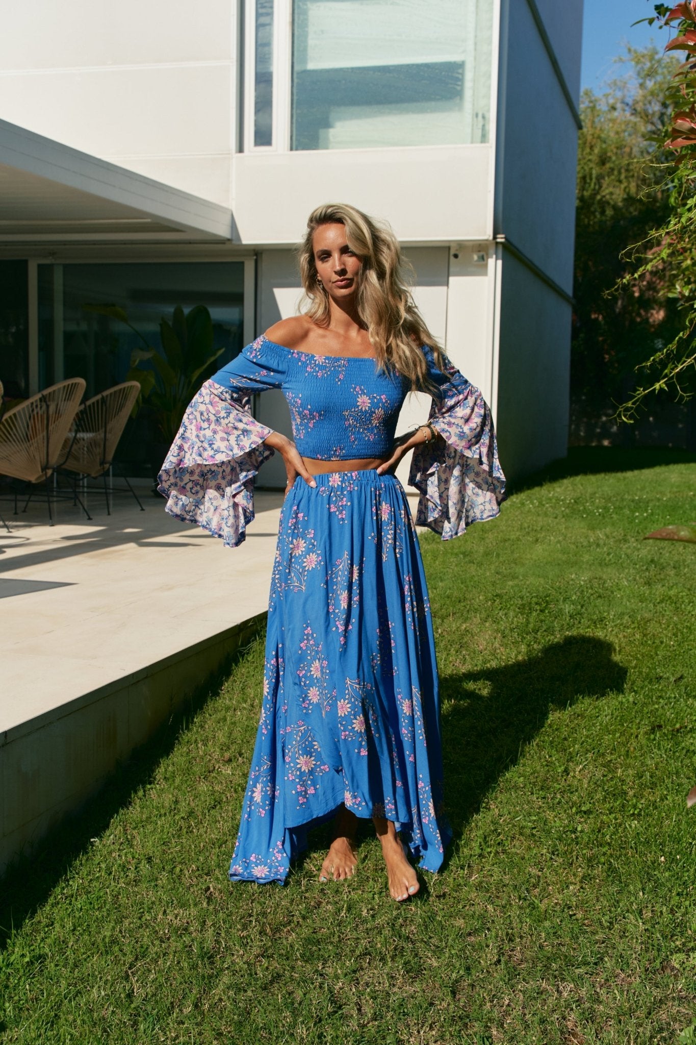 Blaues Off - Shoulder - Top mit Trompetenärmeln - Blossom Hair & Fashion