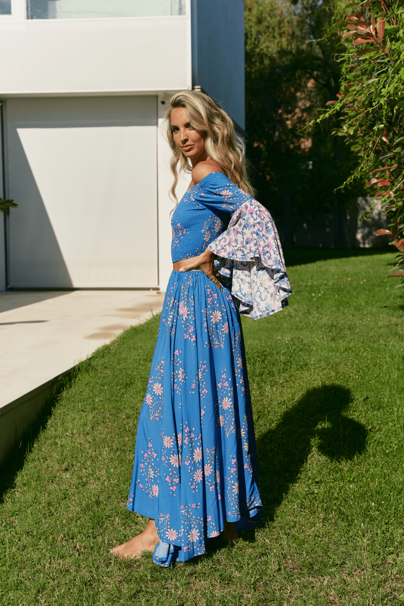 Blaues Off - Shoulder - Top mit Trompetenärmeln - Blossom Hair & Fashion