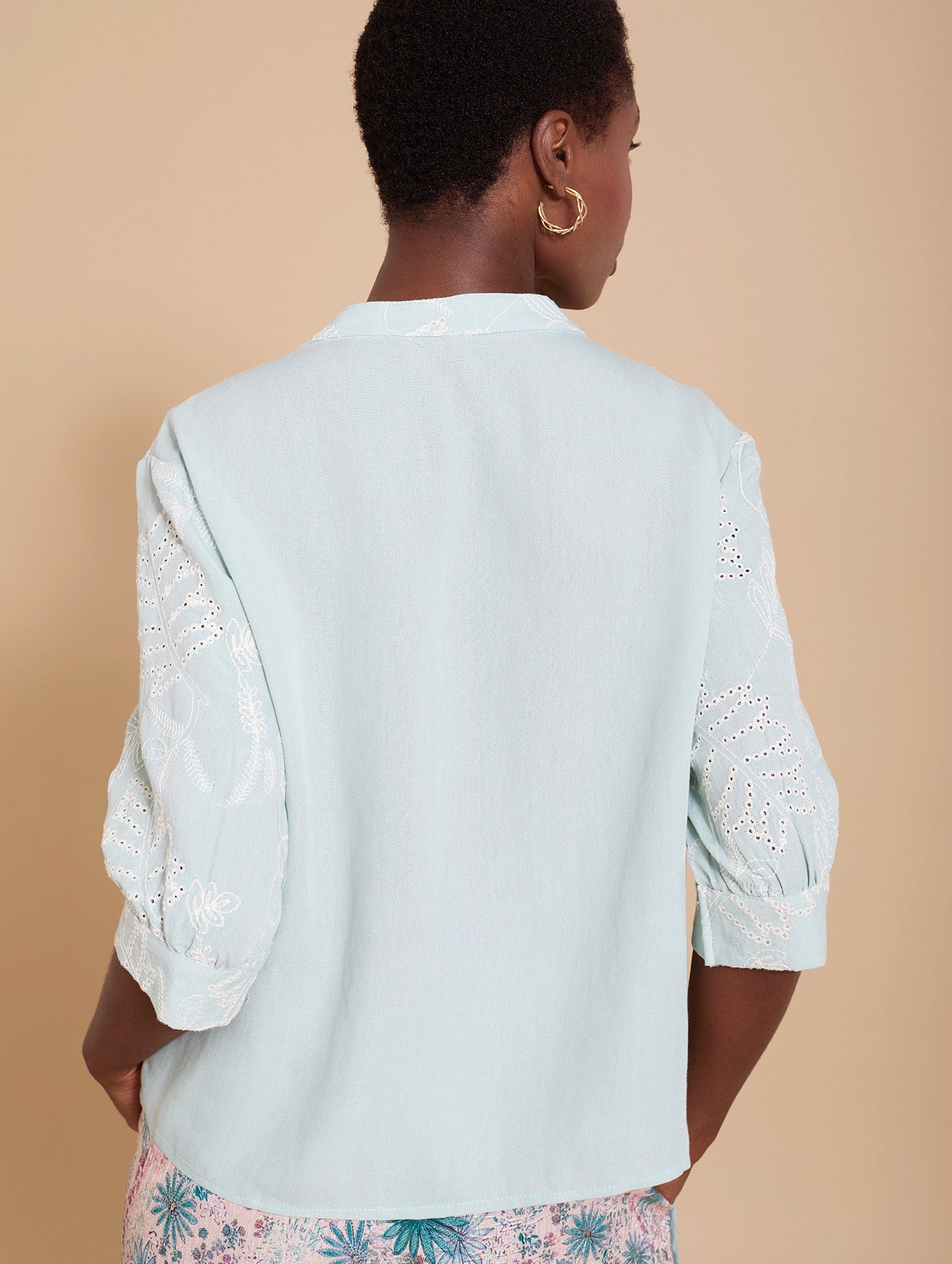 Blusa Bordada de manga corta - Blossom Hair & Fashion