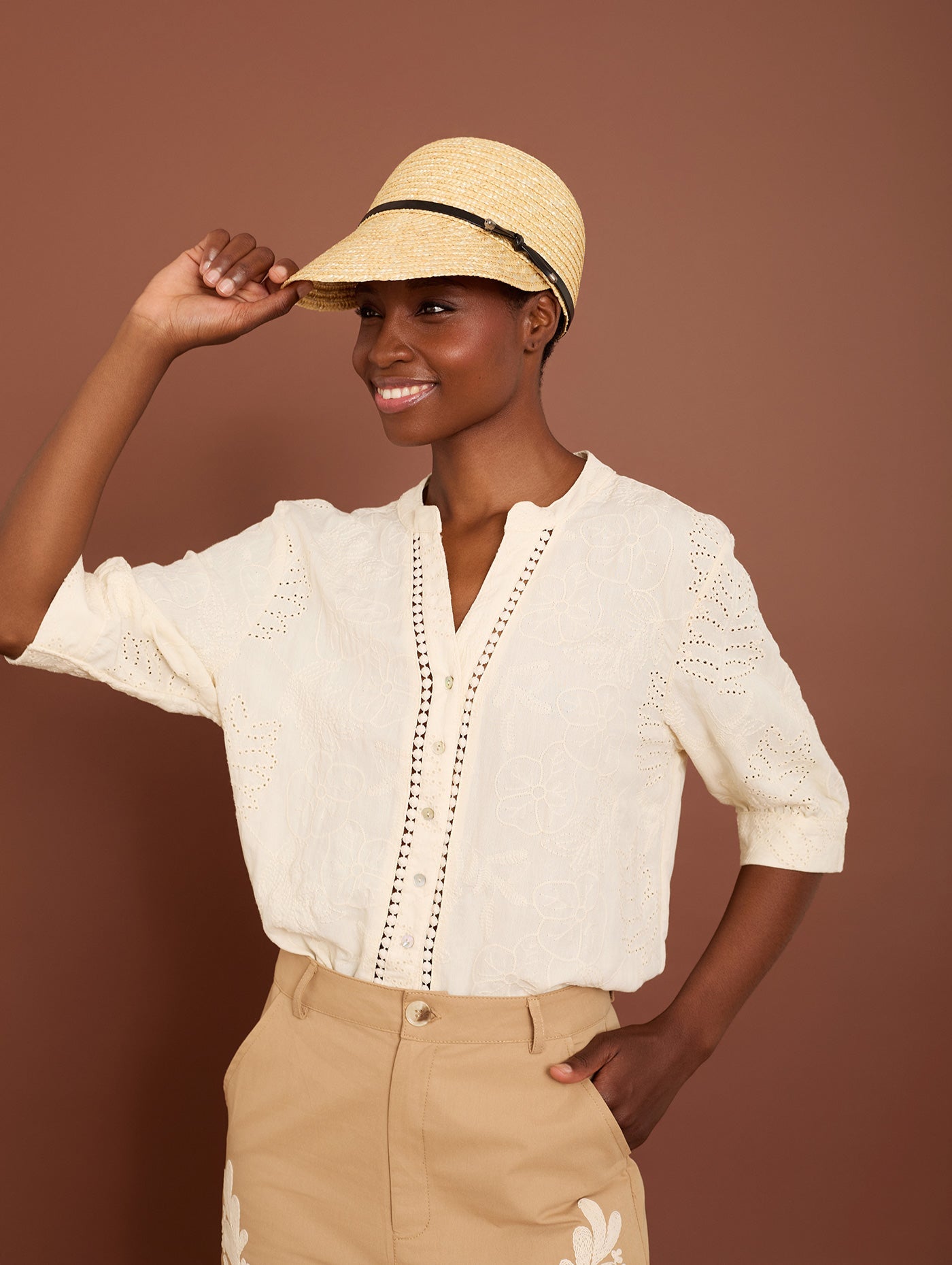 Blusa Bordada de manga corta - Blossom Hair & Fashion