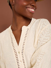 Blusa Bordada de manga corta - Blossom Hair & Fashion