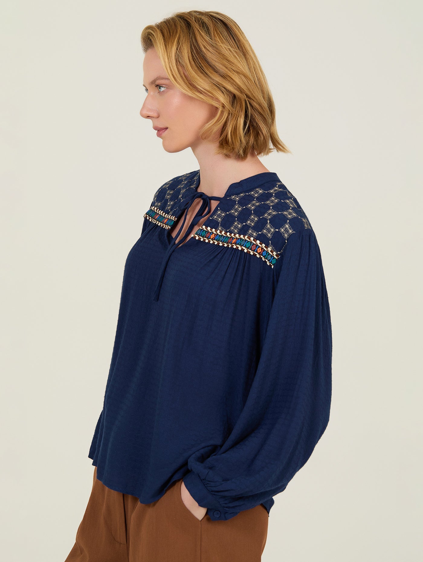 Bluse langarm navy mit Stickerei & Bindeband - Blossom Hair & Fashion