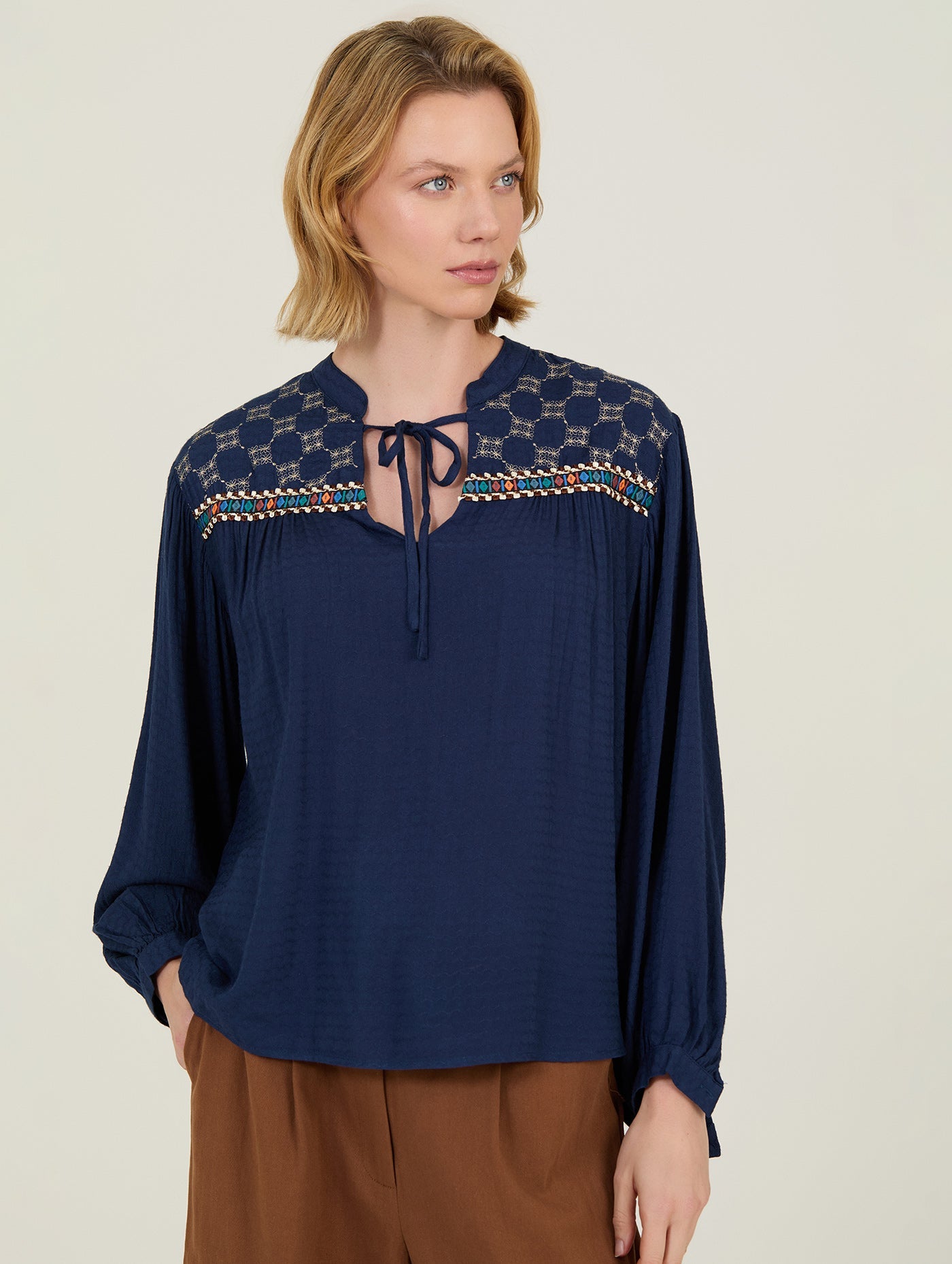 Bluse langarm navy mit Stickerei & Bindeband - Blossom Hair & Fashion