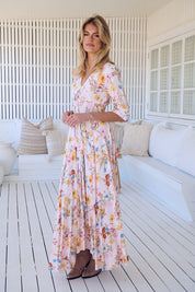 Boho Maxikleid mit Blumenprint – Romantischer Sommerlook in zarten Farben - Blossom Hair & Fashion