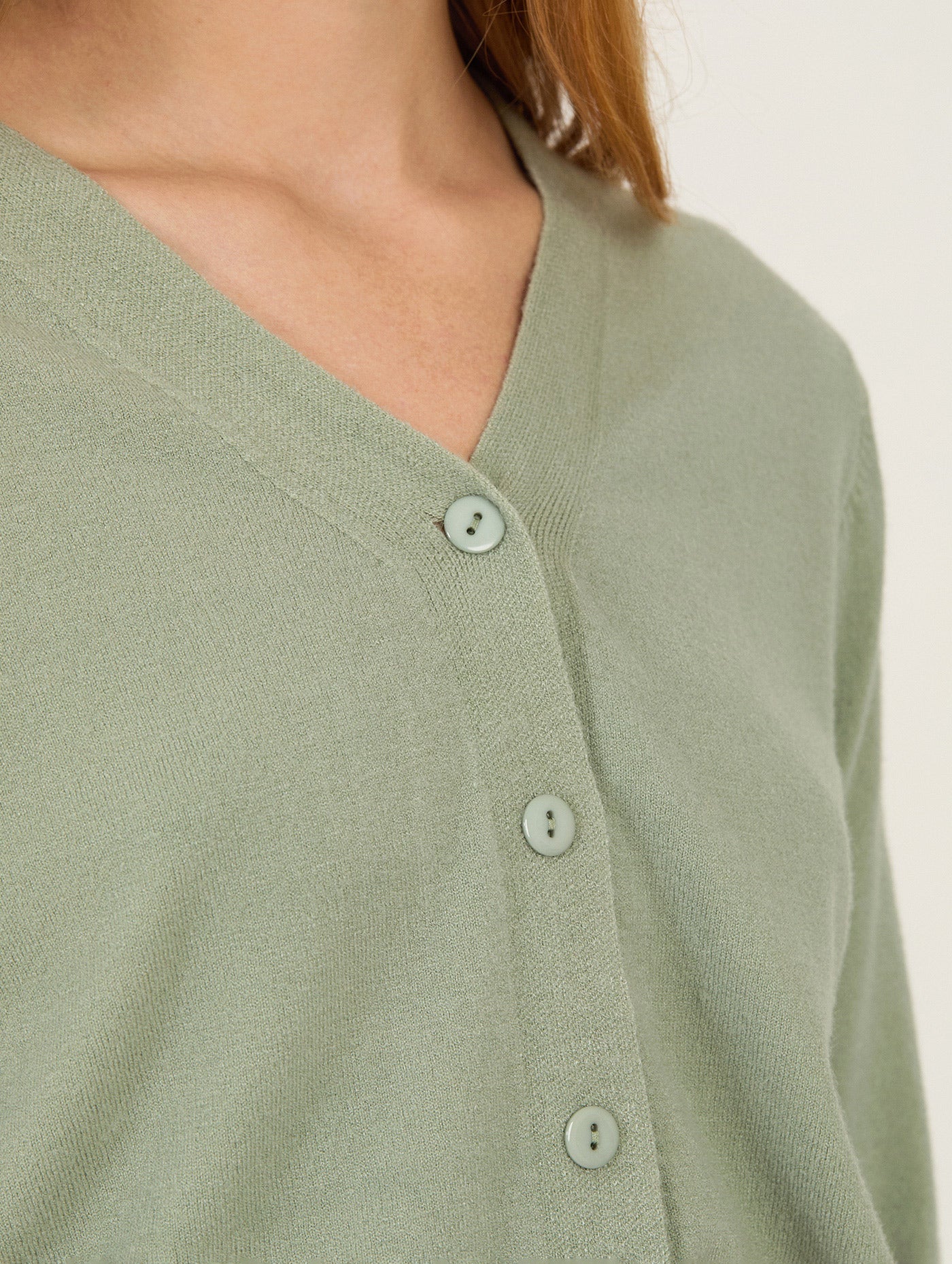 Feinstrick Cardigan langarm in Salbeigrün - Blossom Hair & Fashion