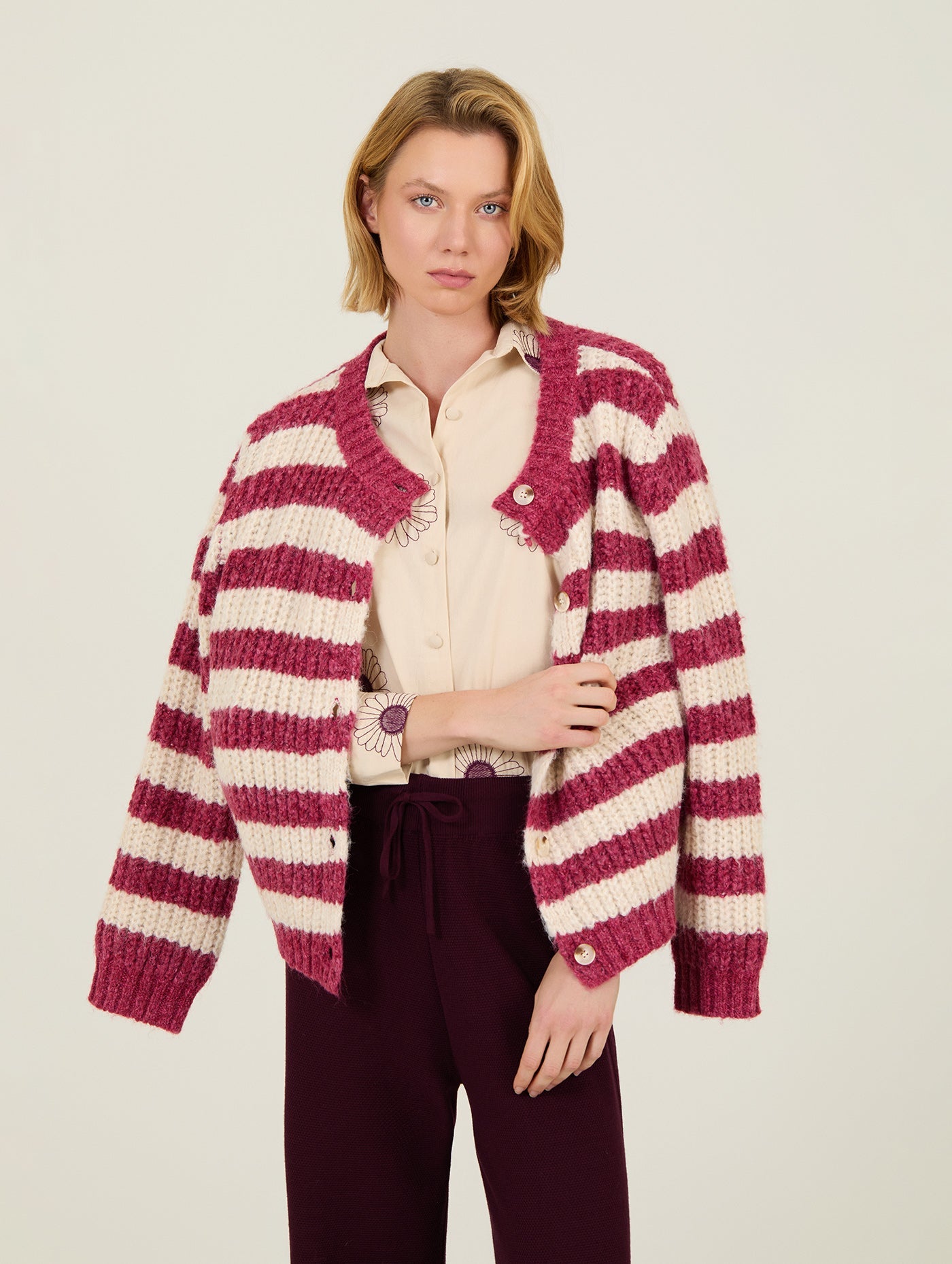 Gestreifter Strickcardigan langarm in Blau oder Rot - Blossom Hair & Fashion