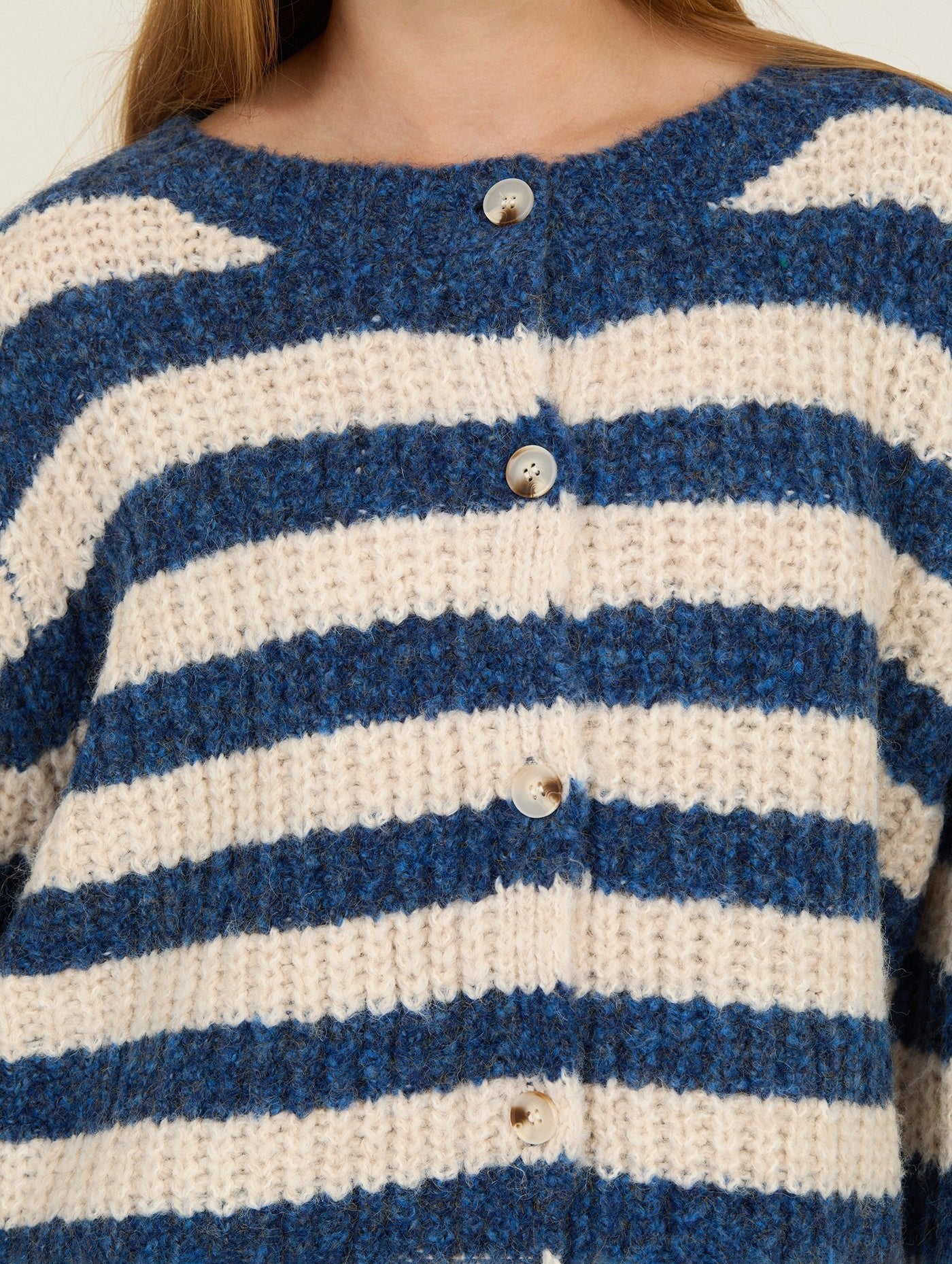 Gestreifter Strickcardigan langarm in Blau oder Rot - Blossom Hair & Fashion