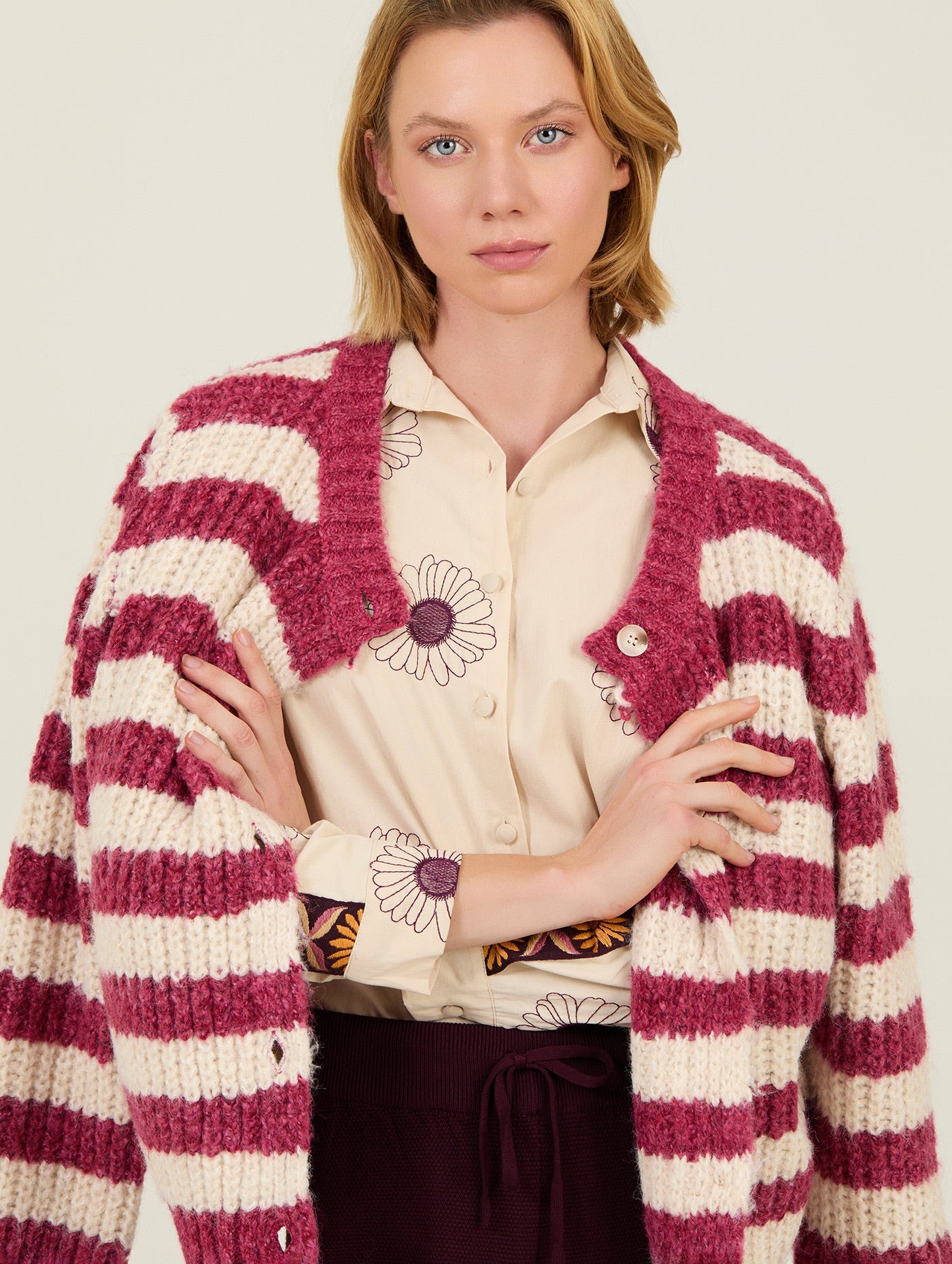 Gestreifter Strickcardigan langarm in Blau oder Rot - Blossom Hair & Fashion