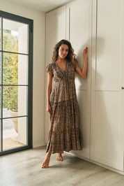 Leo Maxikleid mit V - Ausschnitt und Taillierung - Blossom Hair & Fashion