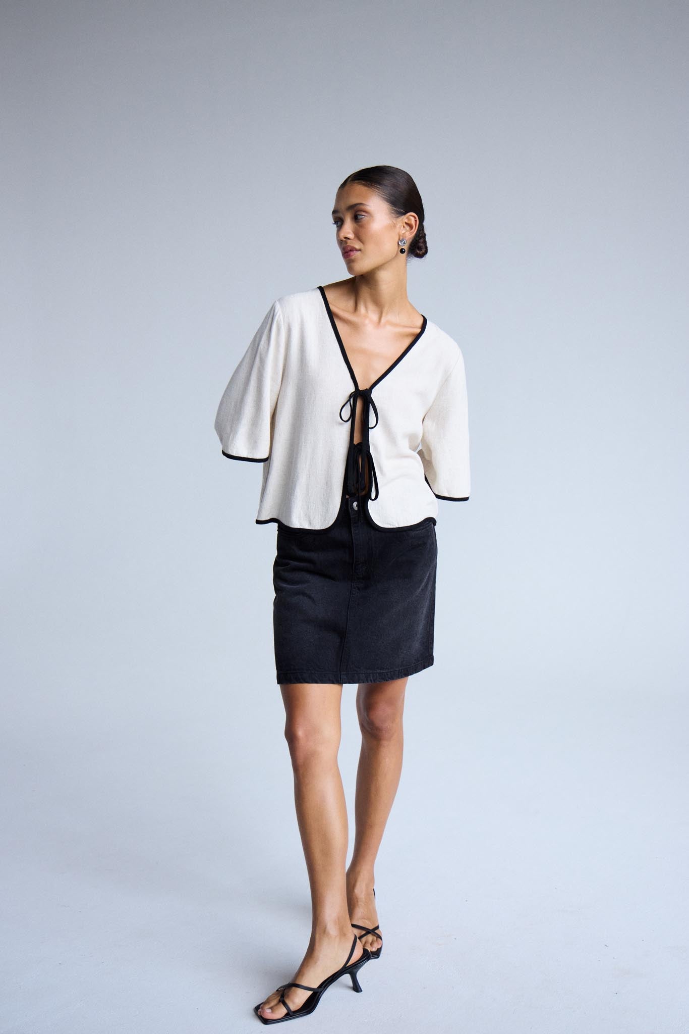 Schwarzer Jeansrock in A - Linie - Blossom Hair & Fashion