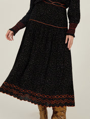 Schwarzer Midirock mit Stickdetails - Blossom Hair & Fashion