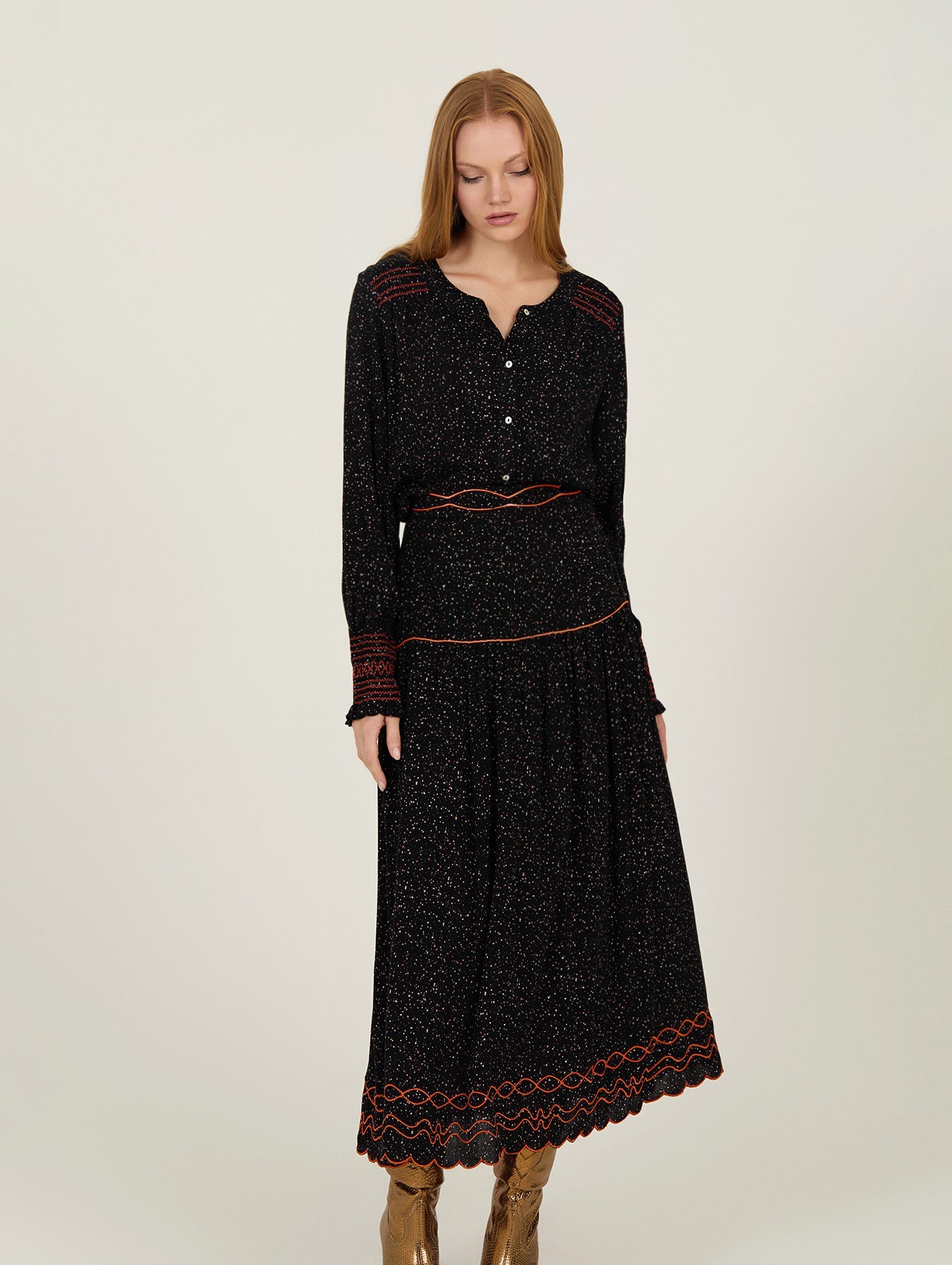 Schwarzer Midirock mit Stickdetails - Blossom Hair & Fashion