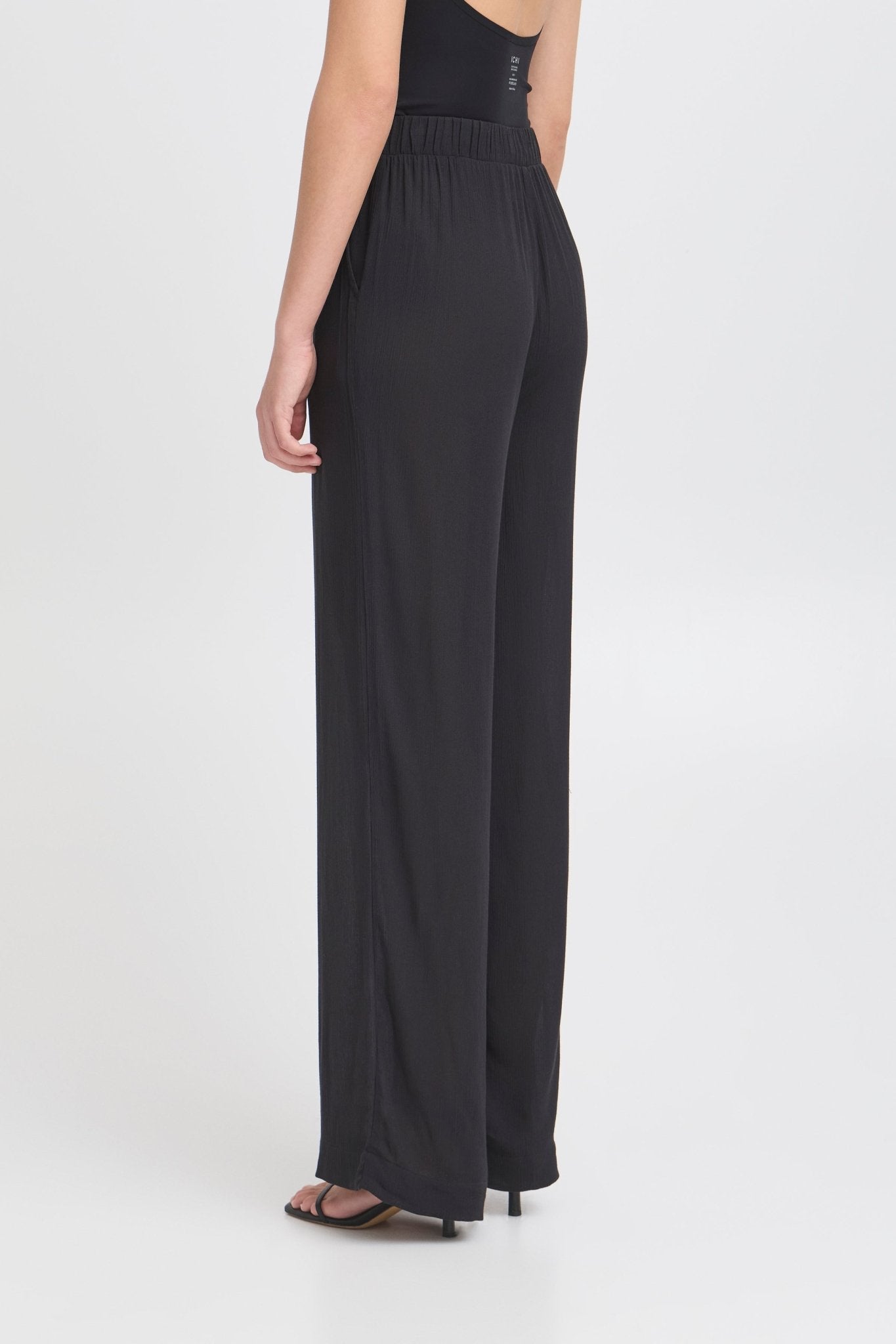 Weite Damenhose mit Gummibund in verschiedenen Farben - Blossom Hair & Fashion