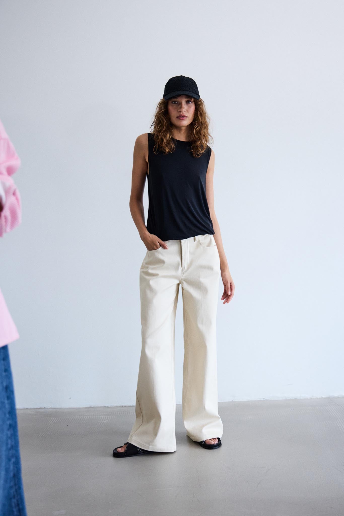 Weite Hose in Naturton mit High Waist - Blossom Hair & Fashion