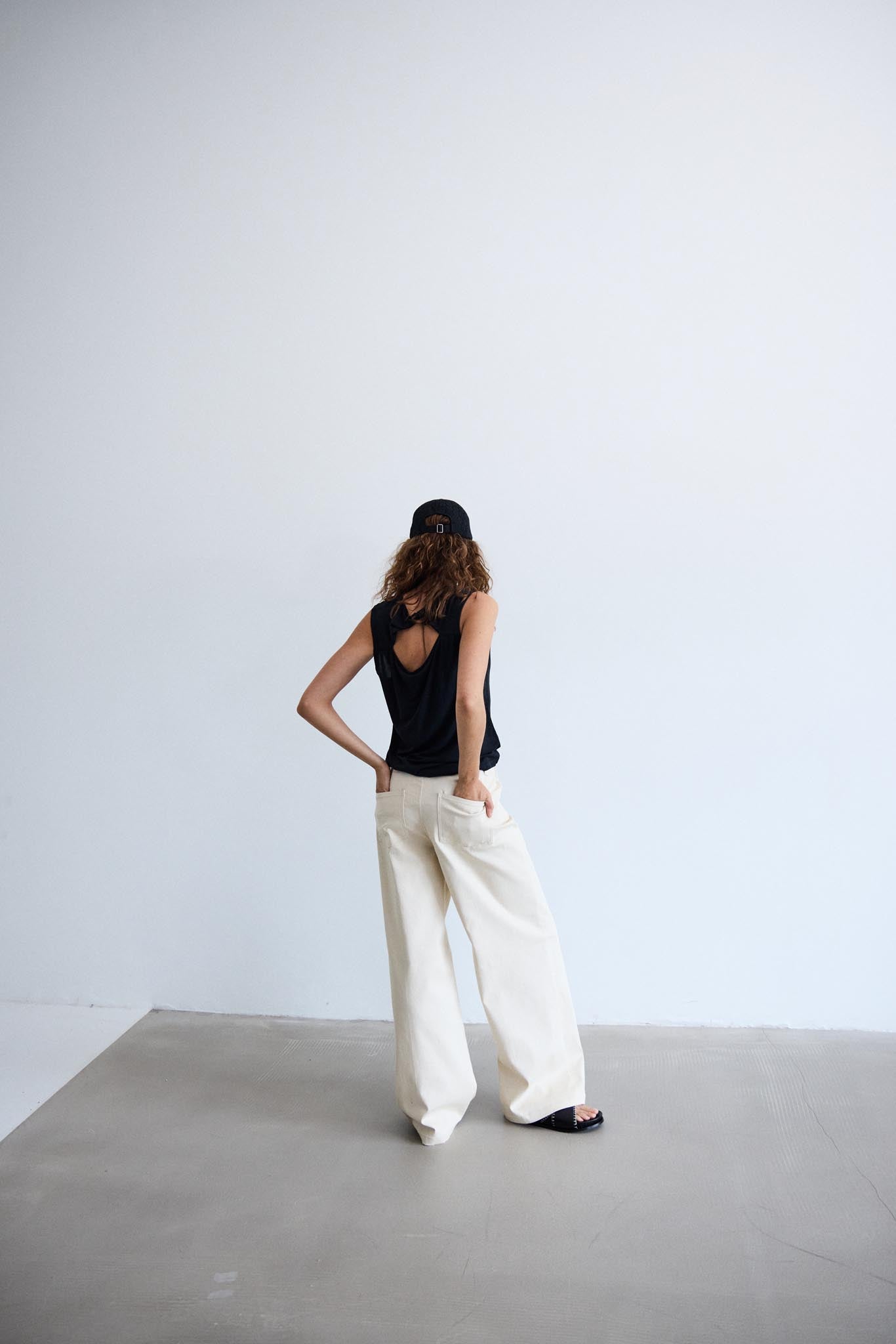 Weite Hose in Naturton mit High Waist - Blossom Hair & Fashion