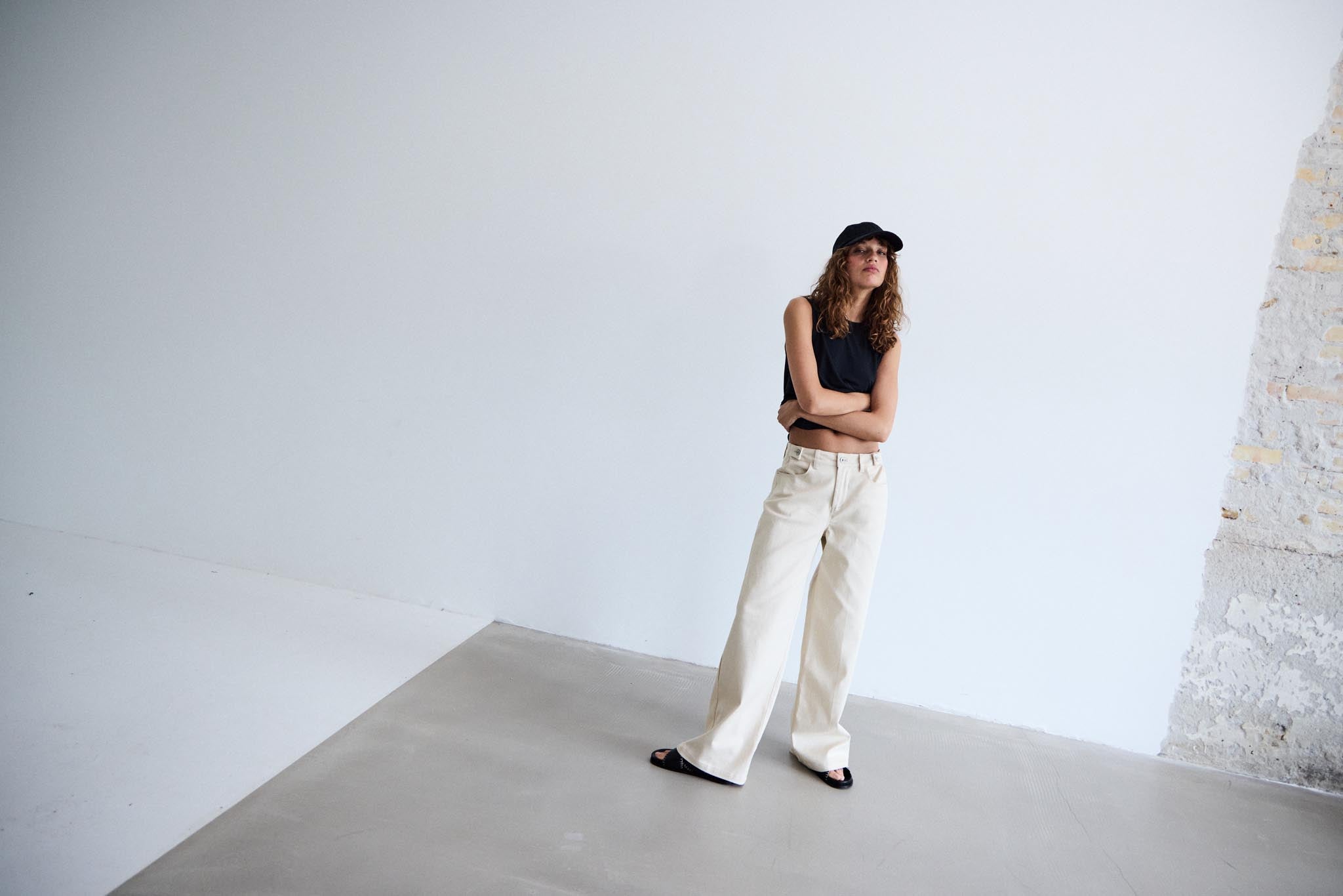 Weite Hose in Naturton mit High Waist - Blossom Hair & Fashion