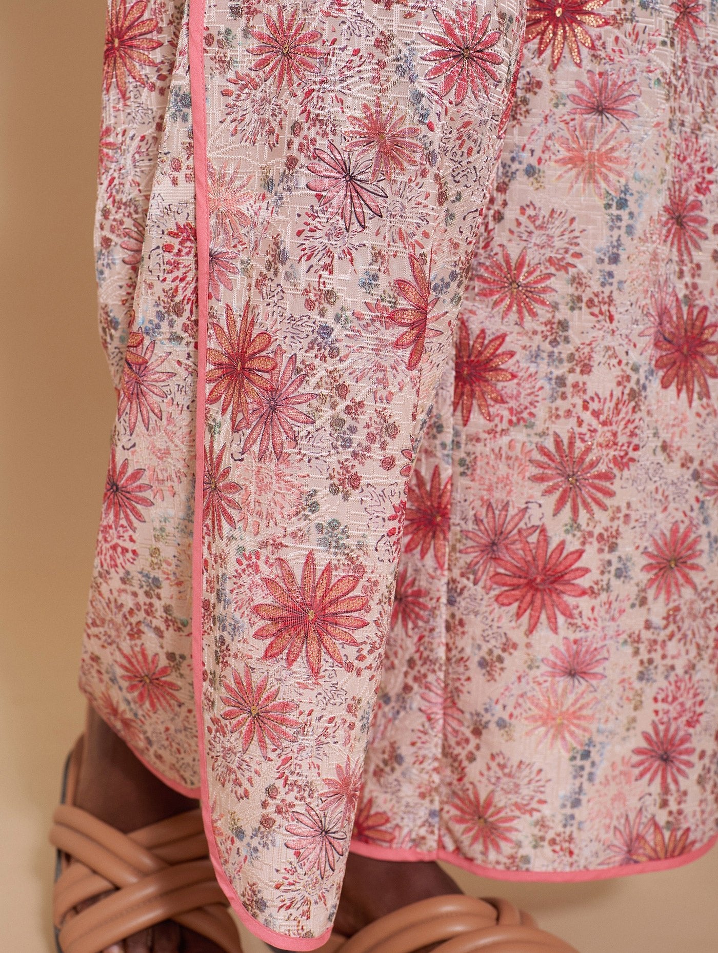 Weite Sommerhose mit floralem Muster - Blossom Hair & Fashion