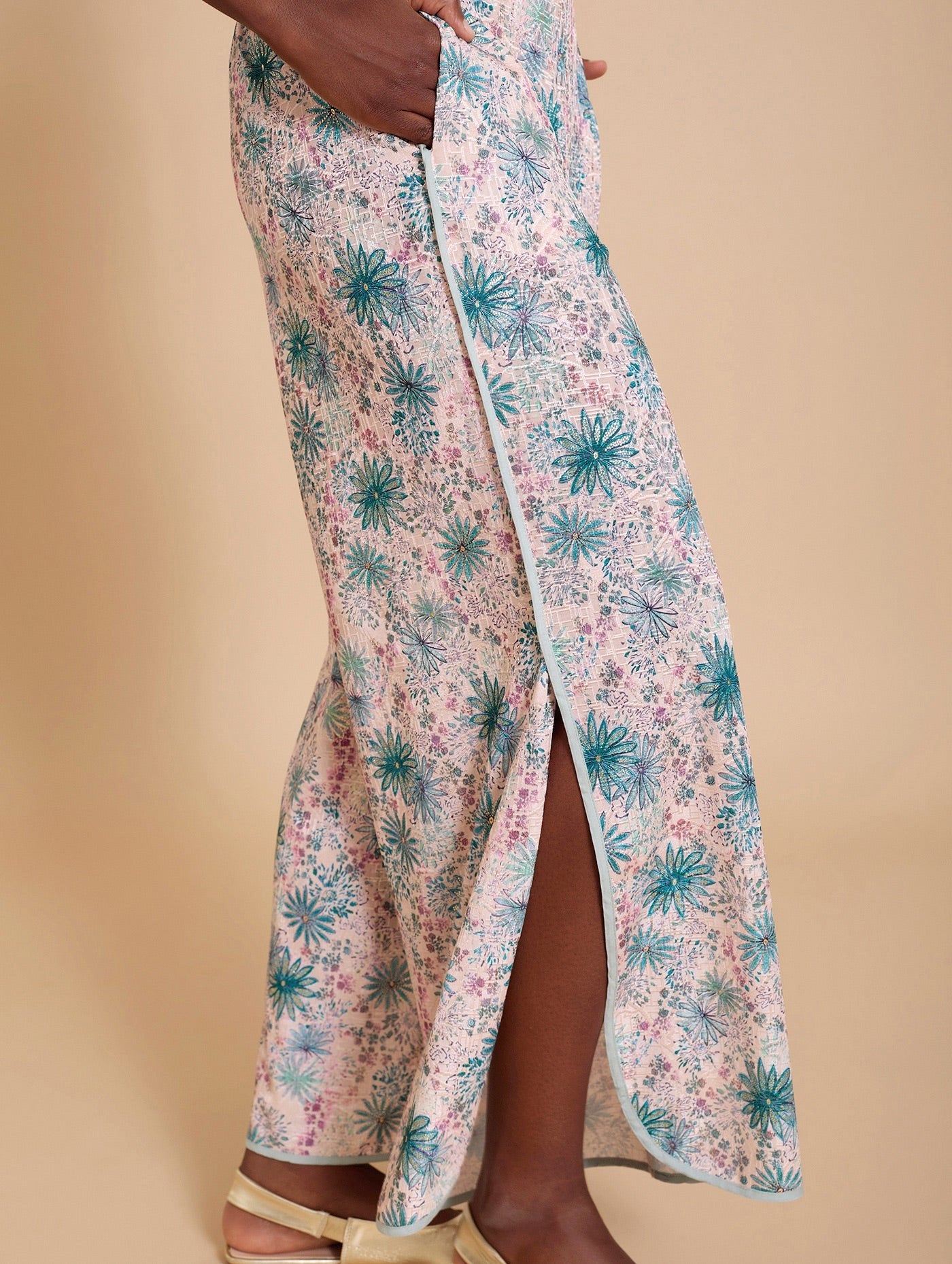 Weite Sommerhose mit floralem Muster - Blossom Hair & Fashion