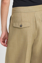 Weite Stoffhose mit Bundfalten in Khaki - Blossom Hair & Fashion