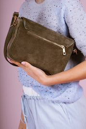 Wildleder Schultertasche – Eleganz & Funktionalität in einem Design - Blossom Hair & Fashion