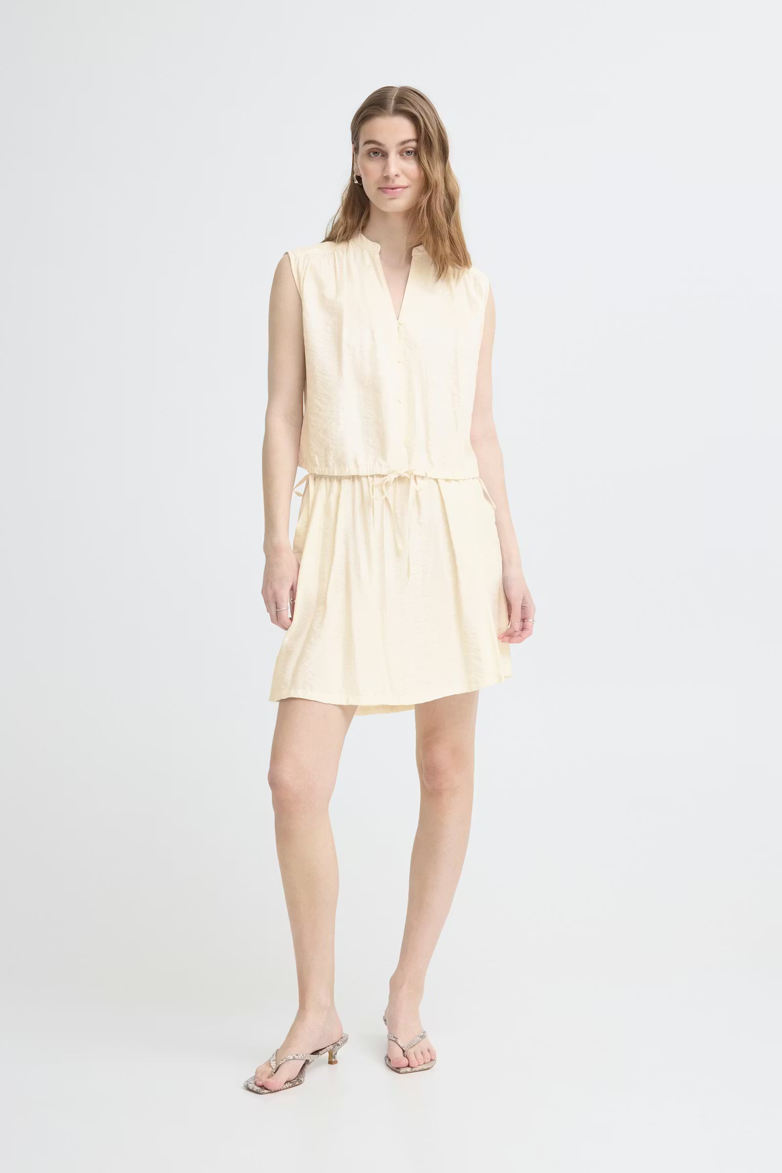 Ärmellose Bluse mit Bindeband in Creme