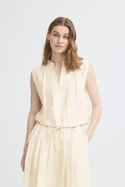 Ärmellose Bluse mit Bindeband in Creme