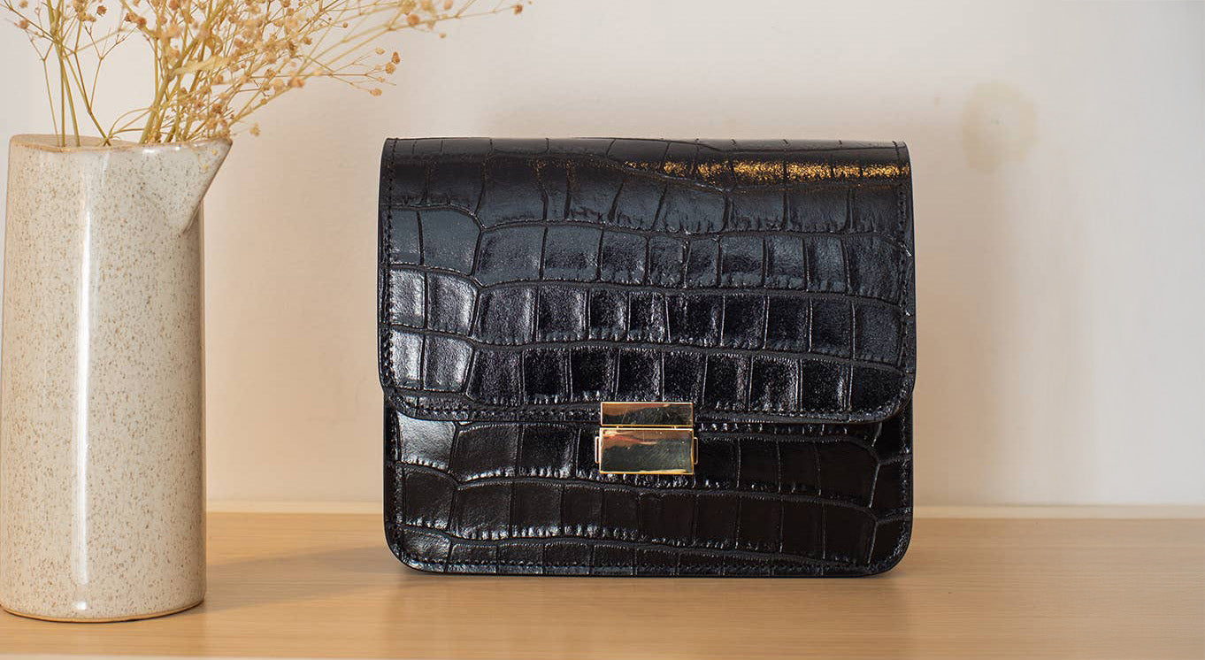 3elegante-kuriertasche-aus-leder-mit-krokodilmuster-zeitlose-eleganz-fur-deinen-look-631088.jpg