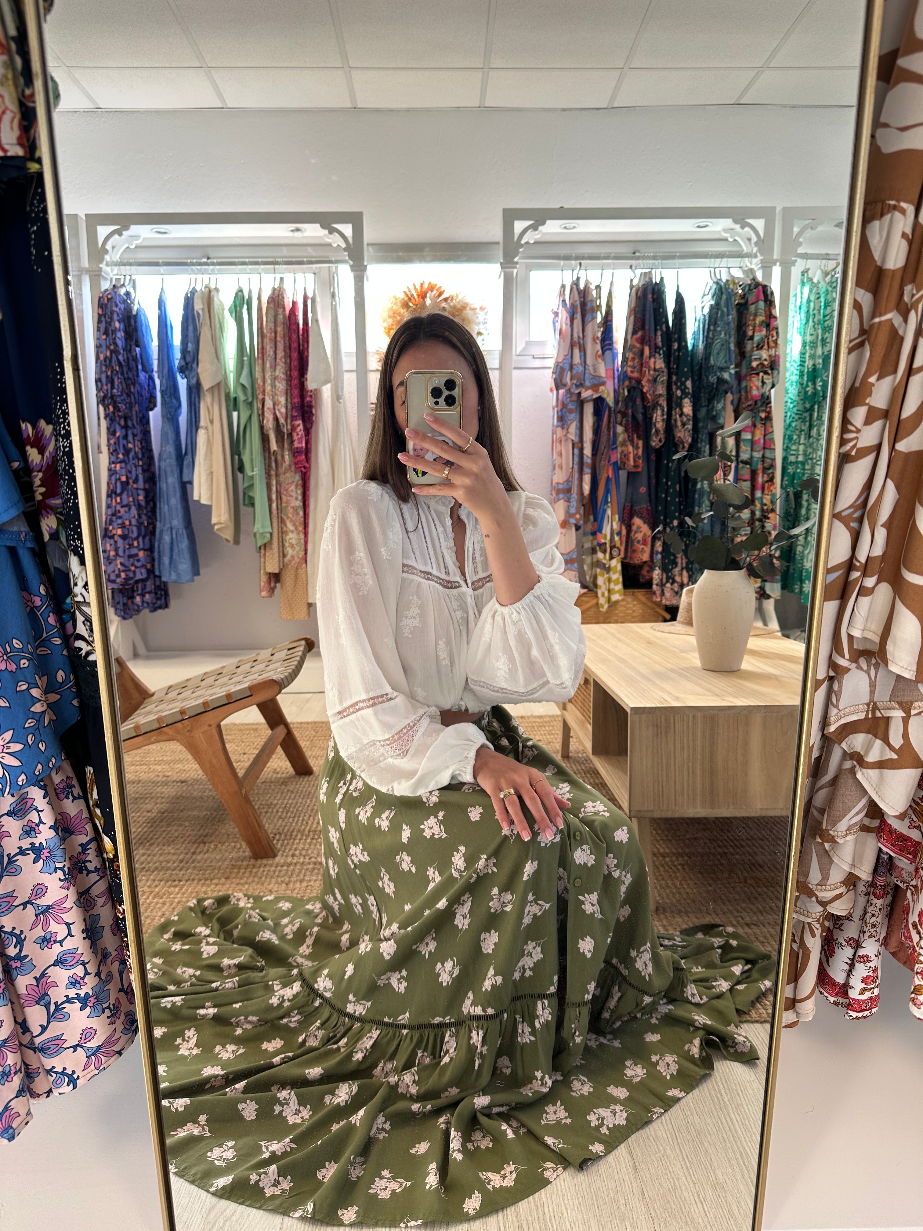 Floraler Midirock mit Knopfleiste in Khaki