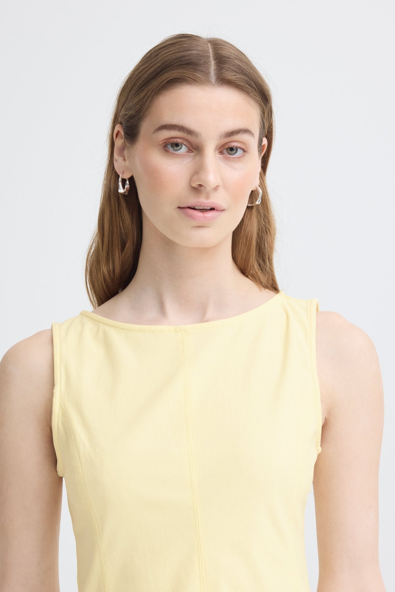Ärmelloses Top in Pastellgelb mit U Boot Ausschnitt - Blossom Hair & Fashion