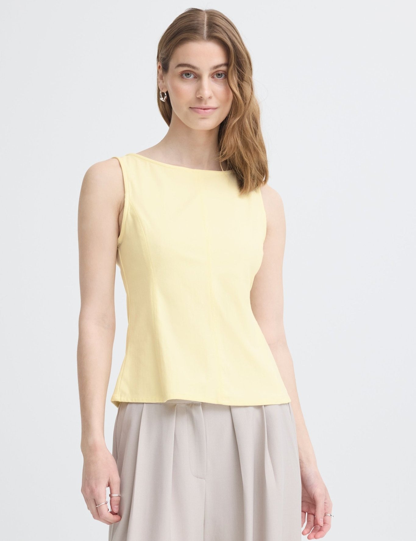 Ärmelloses Top in Pastellgelb mit U Boot Ausschnitt - Blossom Hair & Fashion