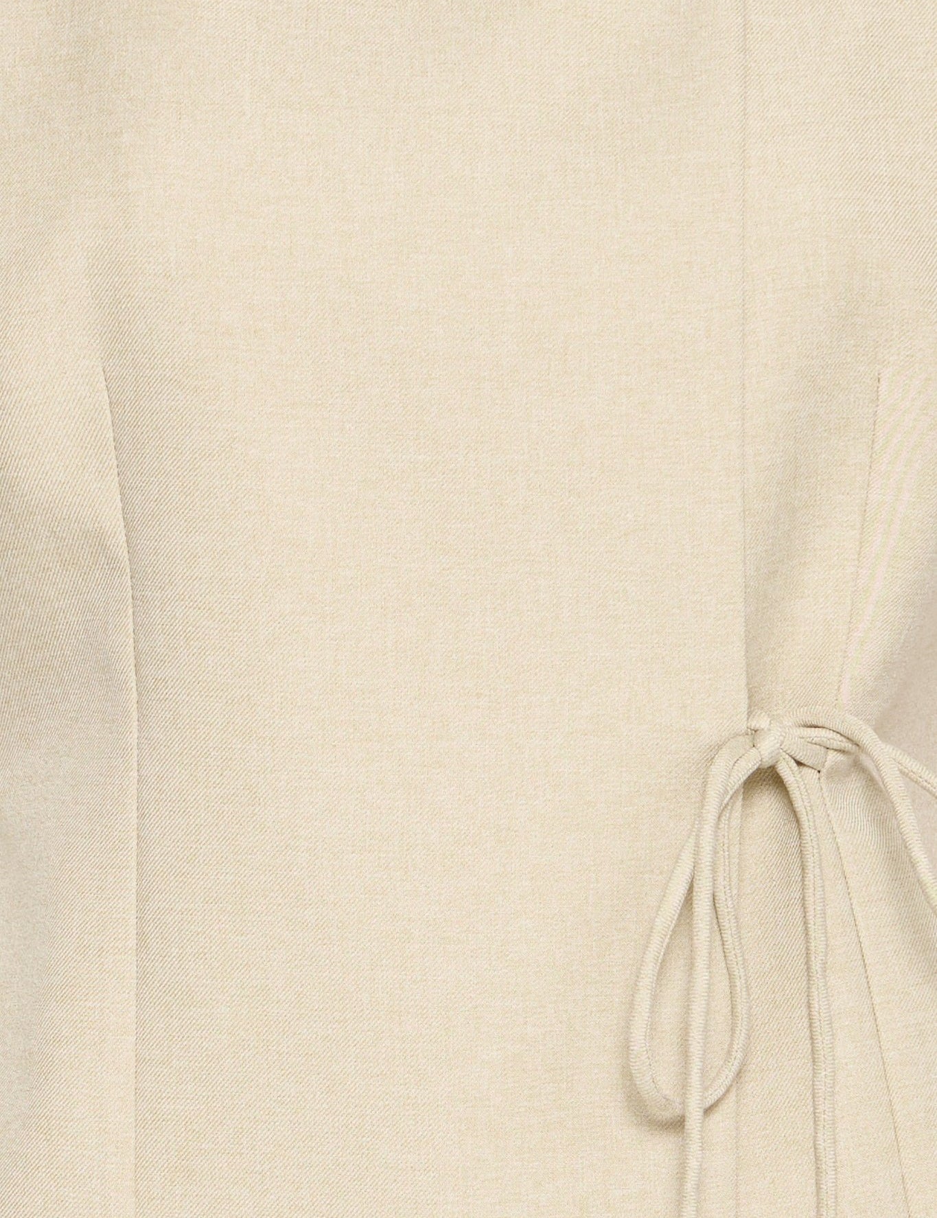 Ärmellose Weste mit Bindeband in Creme - Blossom Hair & Fashion