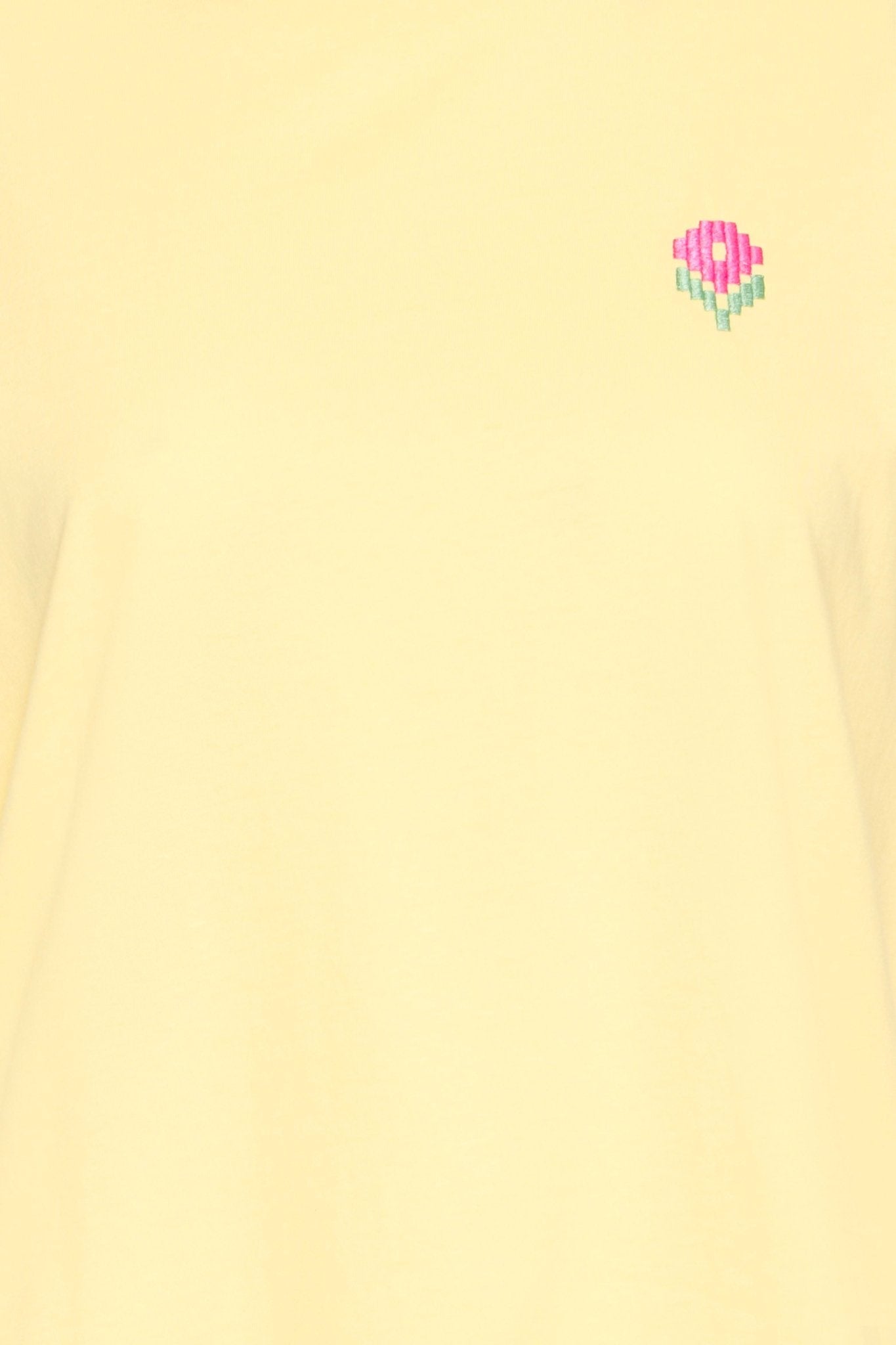 Basic Shirt mit Stickdetail in Hellgelb - Blossom Hair & Fashion