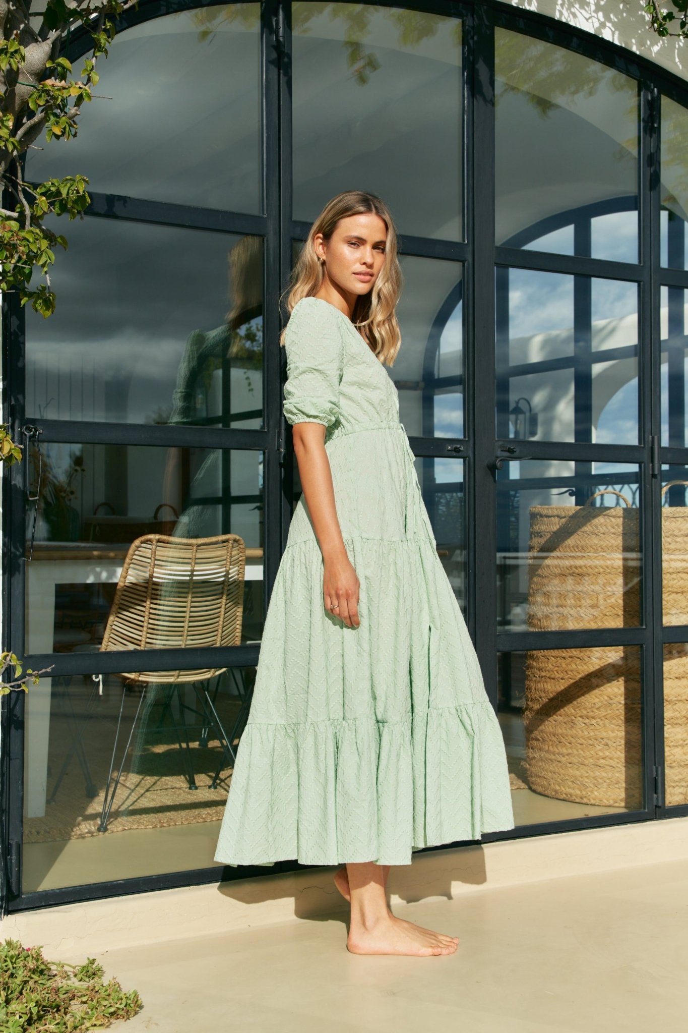 Baumwoll - Maxikleid in Mint mit Wickeloptik und Stufenrock - Blossom Hair & Fashion