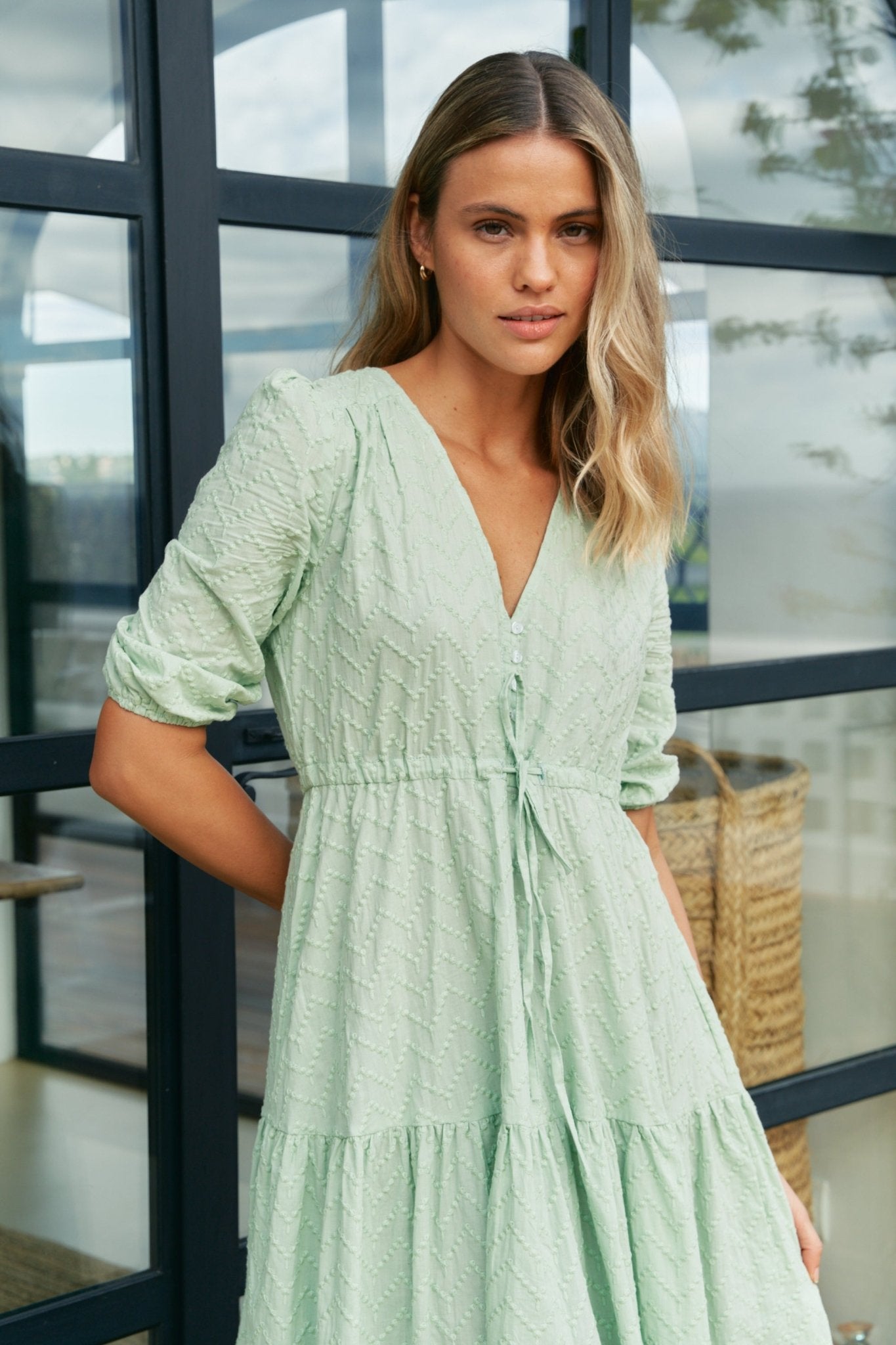 Baumwoll - Maxikleid in Mint mit Wickeloptik und Stufenrock - Blossom Hair & Fashion