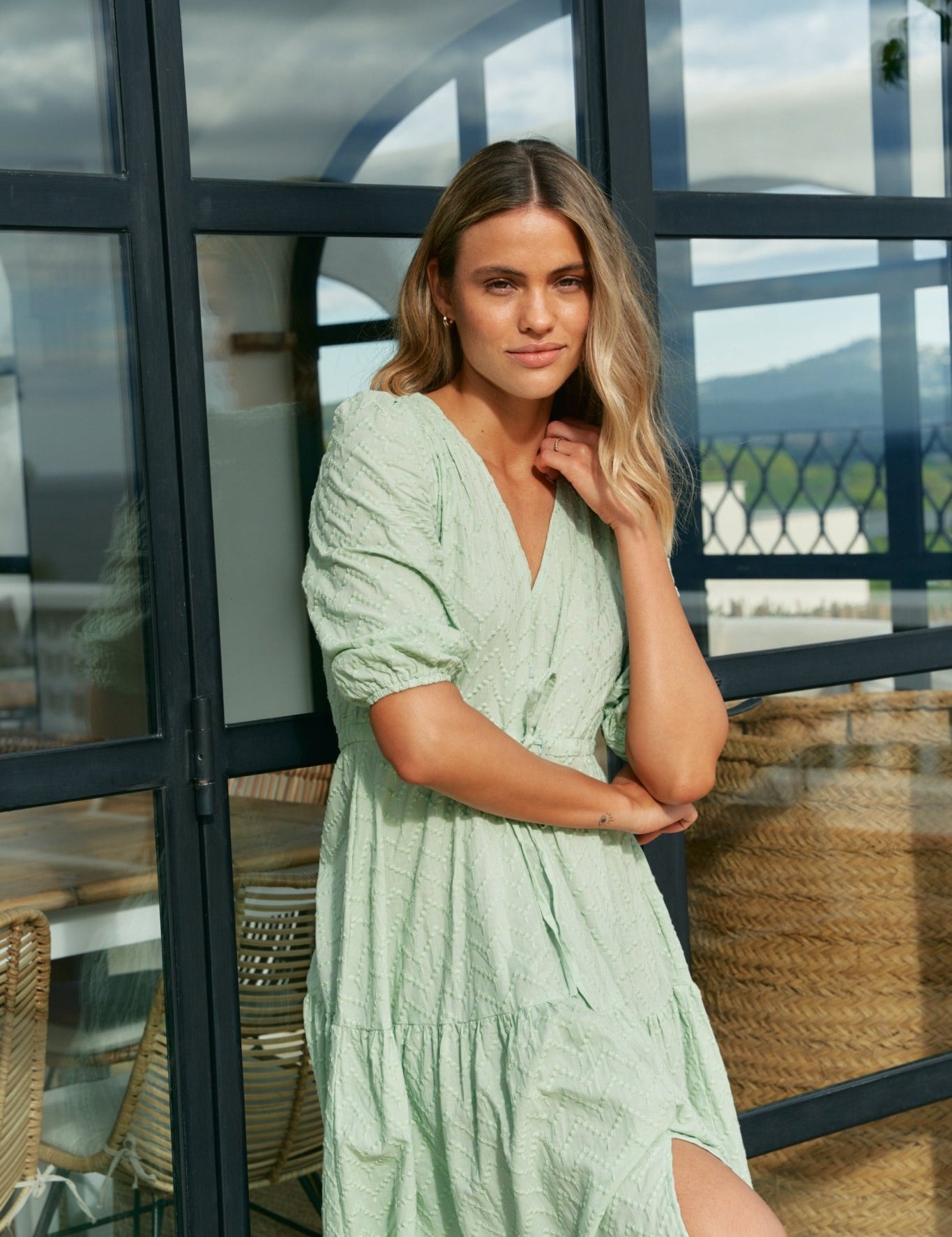 Baumwoll - Maxikleid in Mint mit Wickeloptik und Stufenrock - Blossom Hair & Fashion