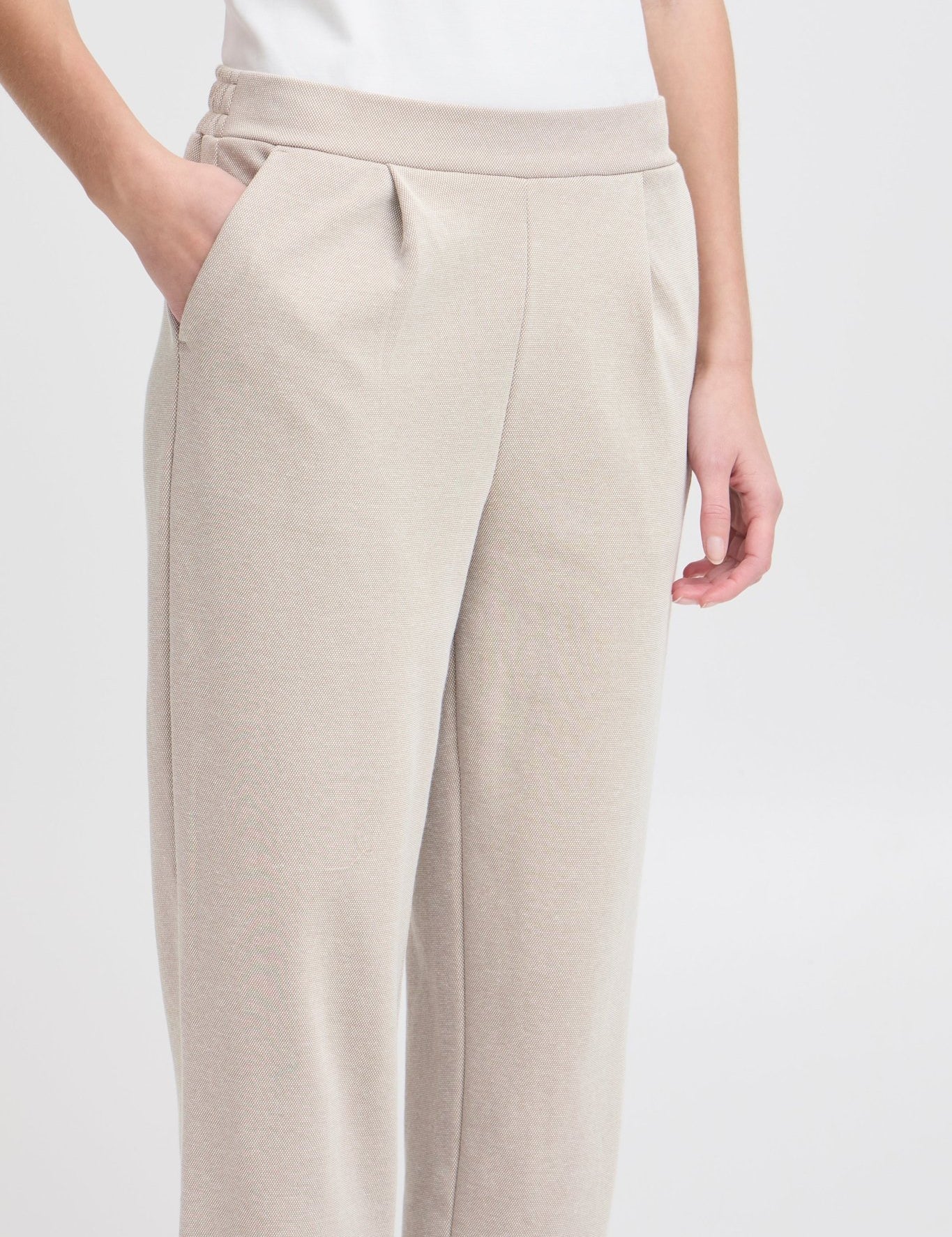 Bequeme Damenhose in Beige mit Umschlag und elastischem Bund - Blossom Hair & Fashion