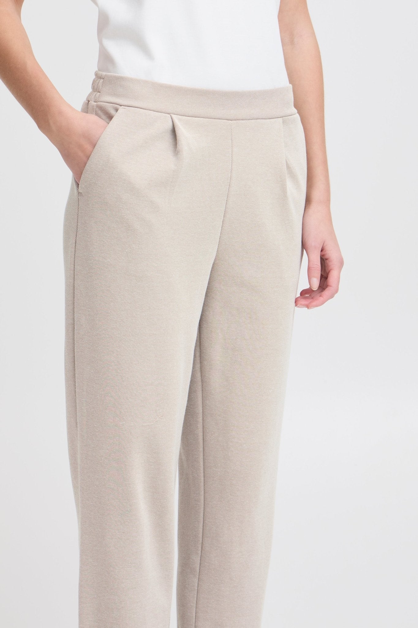 Bequeme Damenhose in Beige mit Umschlag und elastischem Bund - Blossom Hair & Fashion