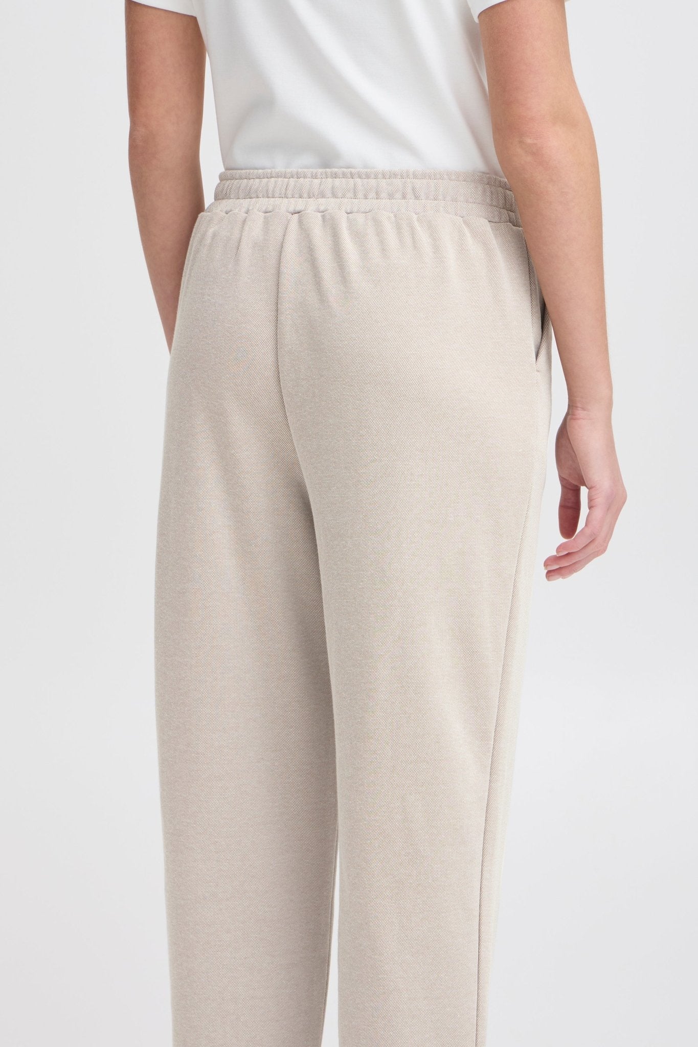 Bequeme Damenhose in Beige mit Umschlag und elastischem Bund - Blossom Hair & Fashion