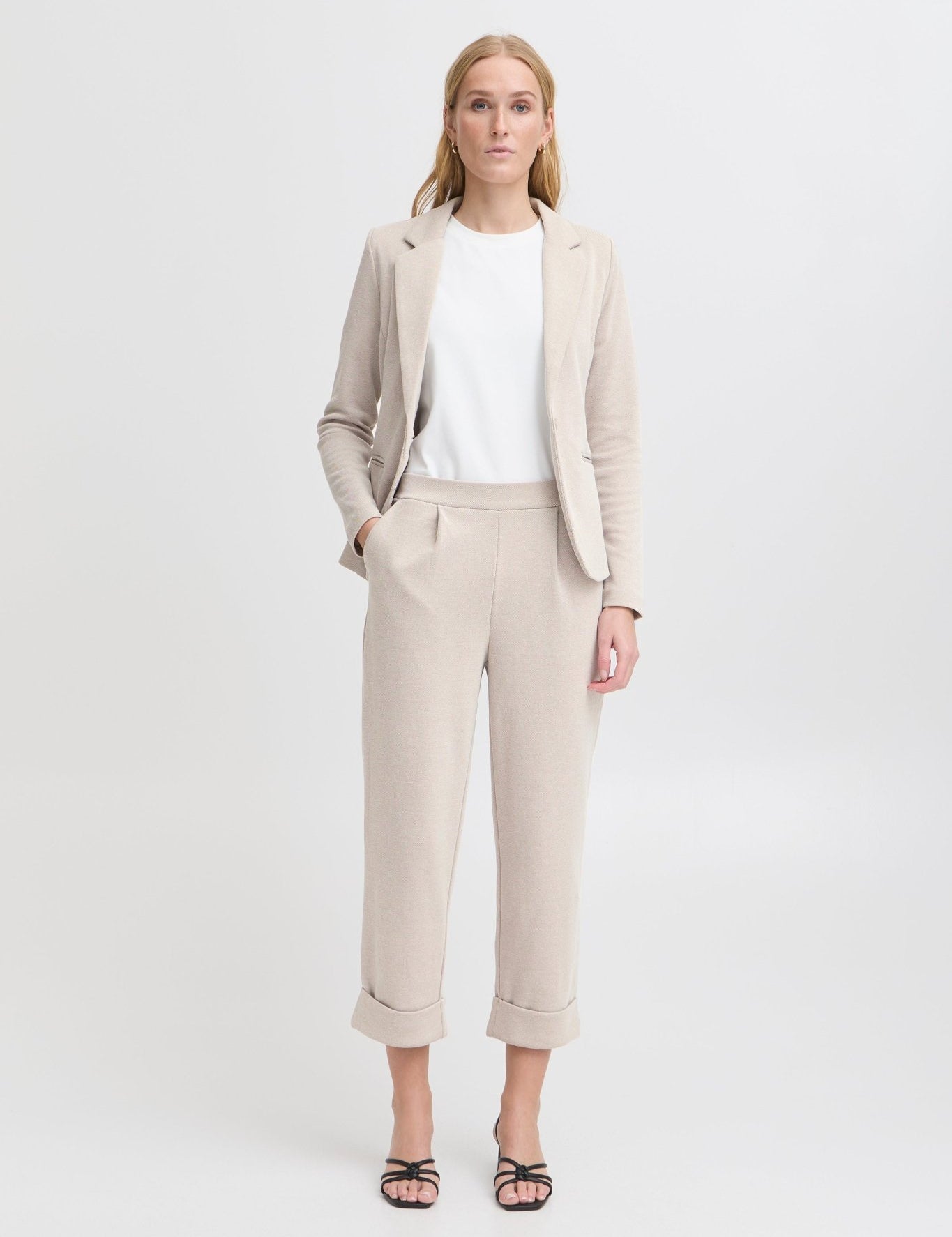 Bequeme Damenhose in Beige mit Umschlag und elastischem Bund - Blossom Hair & Fashion