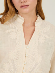 Bestickte Bluse mit Stehkragen in weiß oder lila - Blossom Hair & Fashion