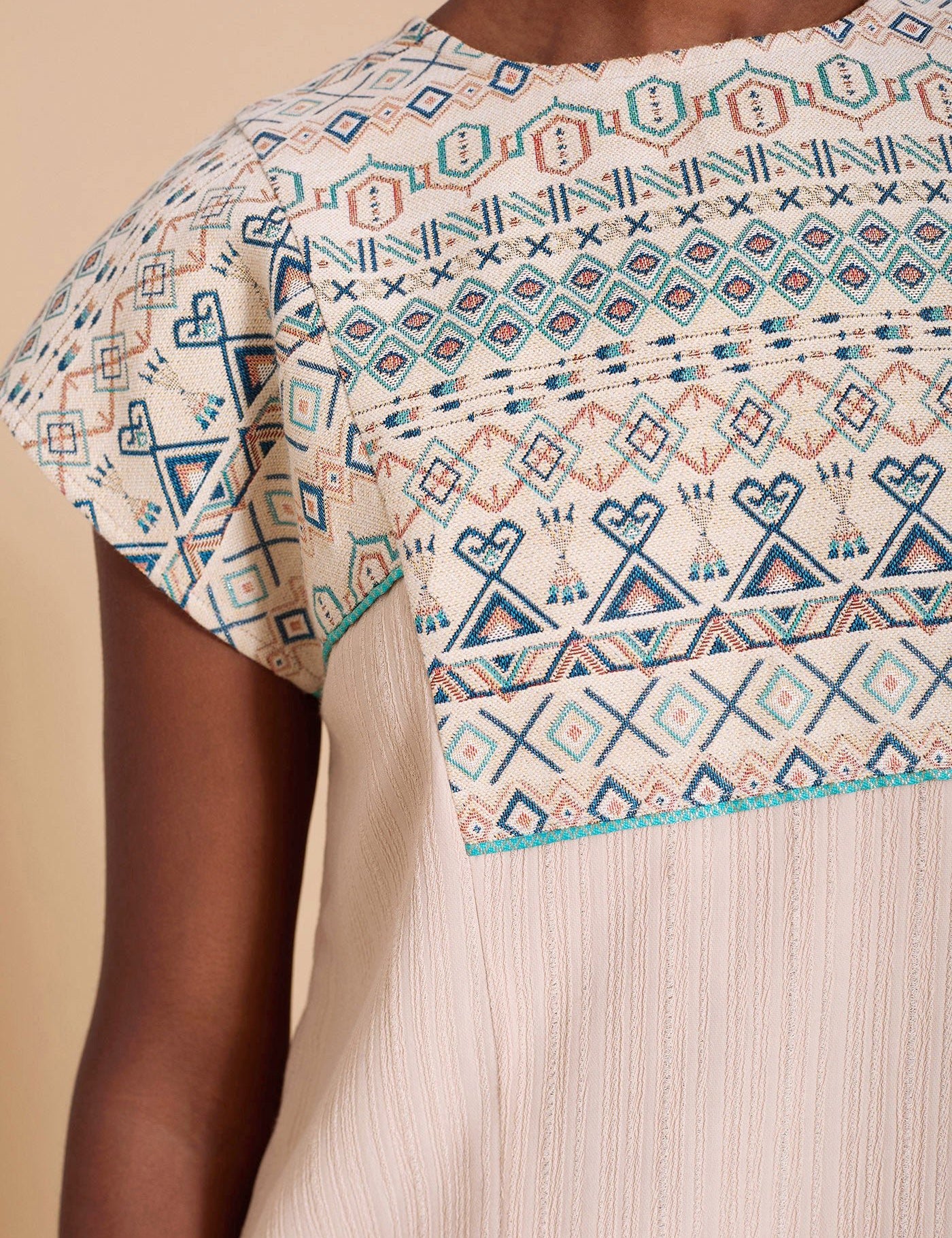 Besticktes Blusenshirt aus Baumwolle - Blossom Hair & Fashion