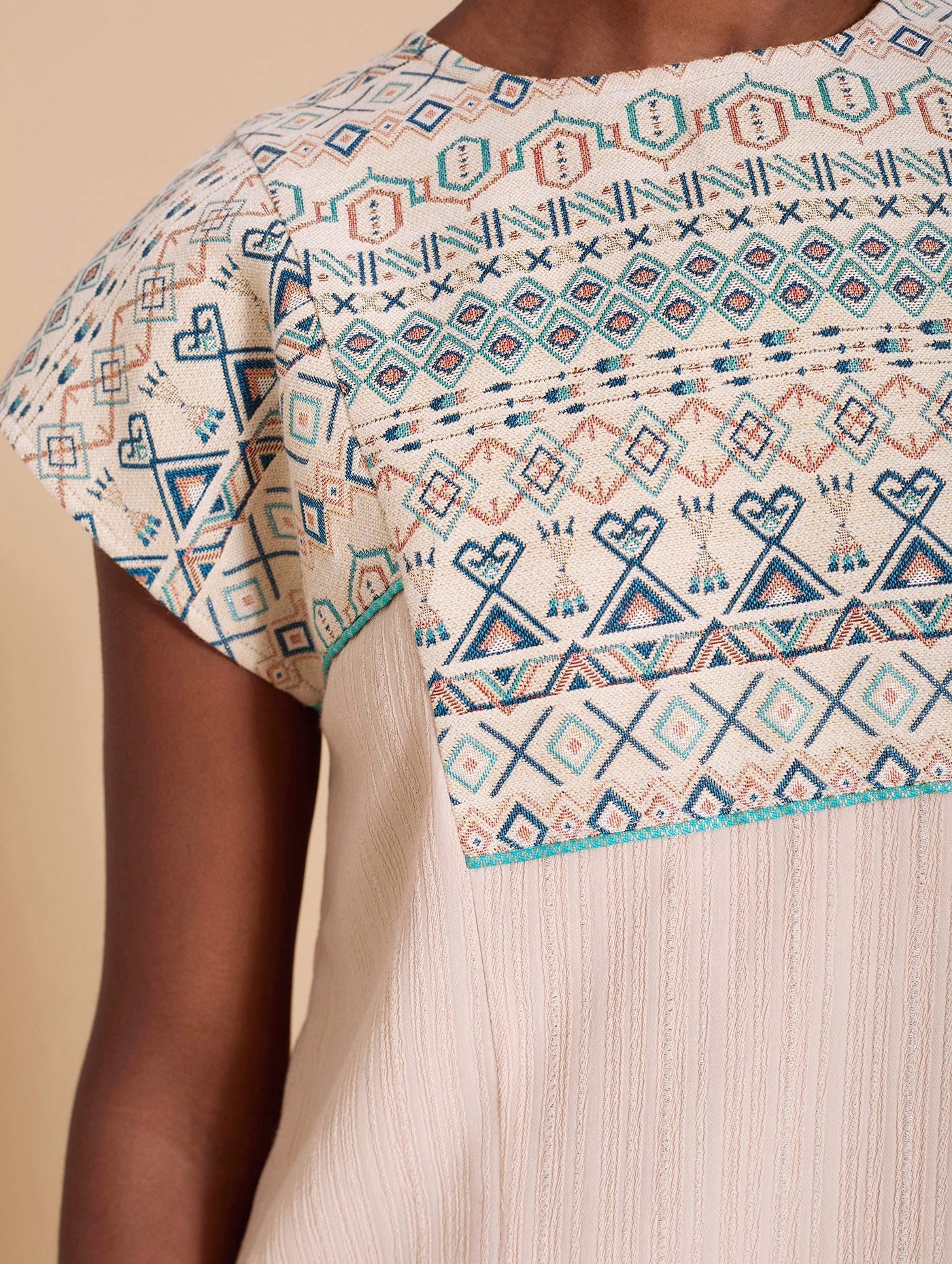 Besticktes Blusenshirt aus Baumwolle - Blossom Hair & Fashion