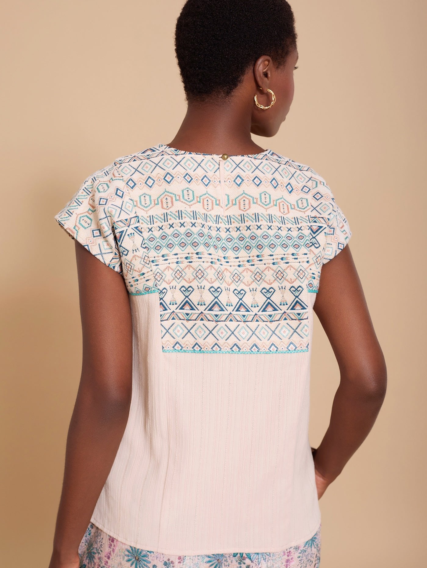 Besticktes Blusenshirt aus Baumwolle - Blossom Hair & Fashion